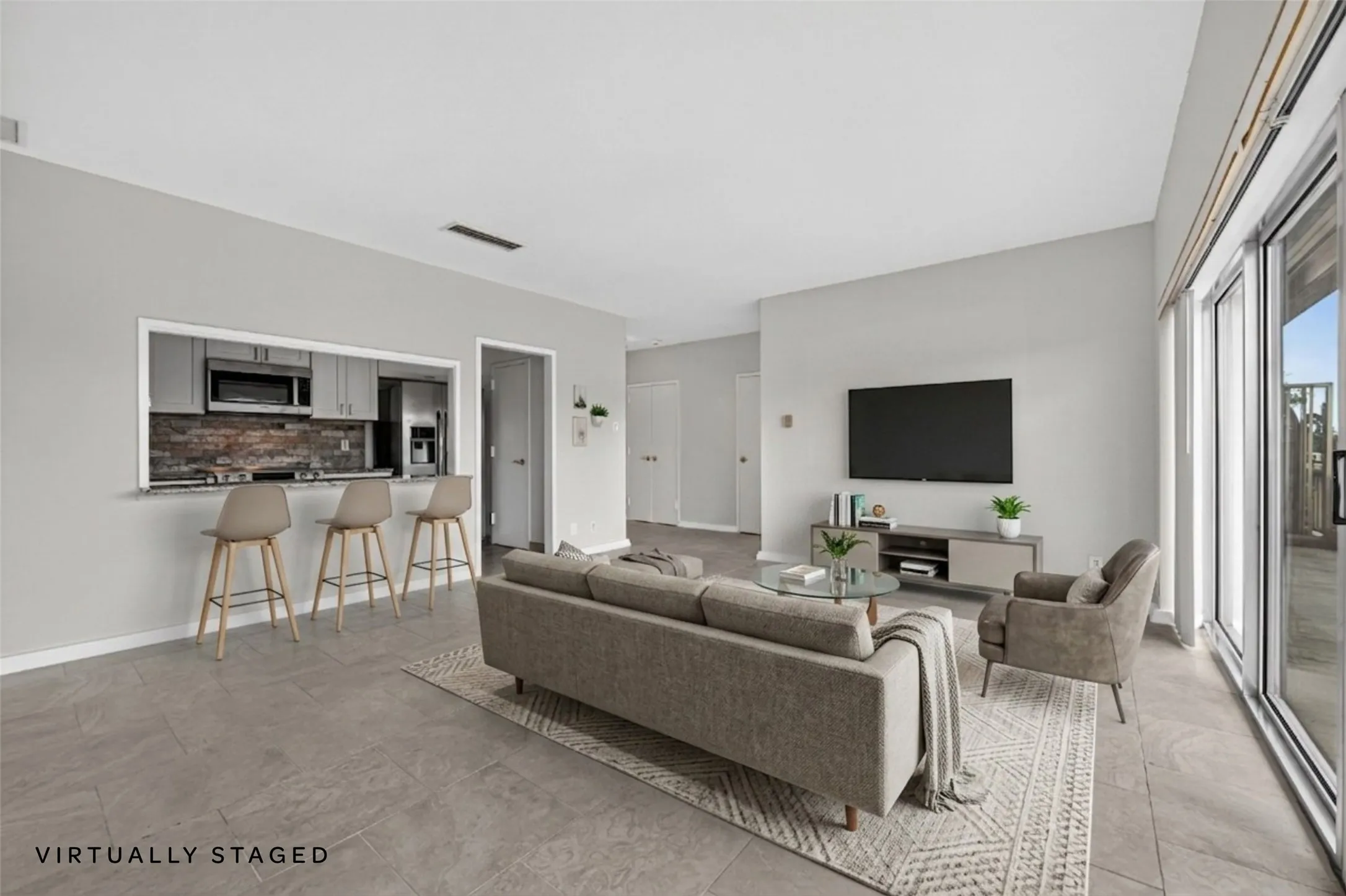 Condominium For Sale in Dallas County , 6211 W Northwest Highway G312, Dallas, Texas 75225, 1 Bedroom, 1 Bathroom, 1 Garage spaces, 710 Sqft, built in 1966, mls#21300146, Real Estate Agent in Dallas, Homes For Sale in Dallas county, Homes For Sale in Dallas, Realtor in Dallas Texas, Real Estate Brokerage Independent Realty Texas, Luminita Cordes Realtor