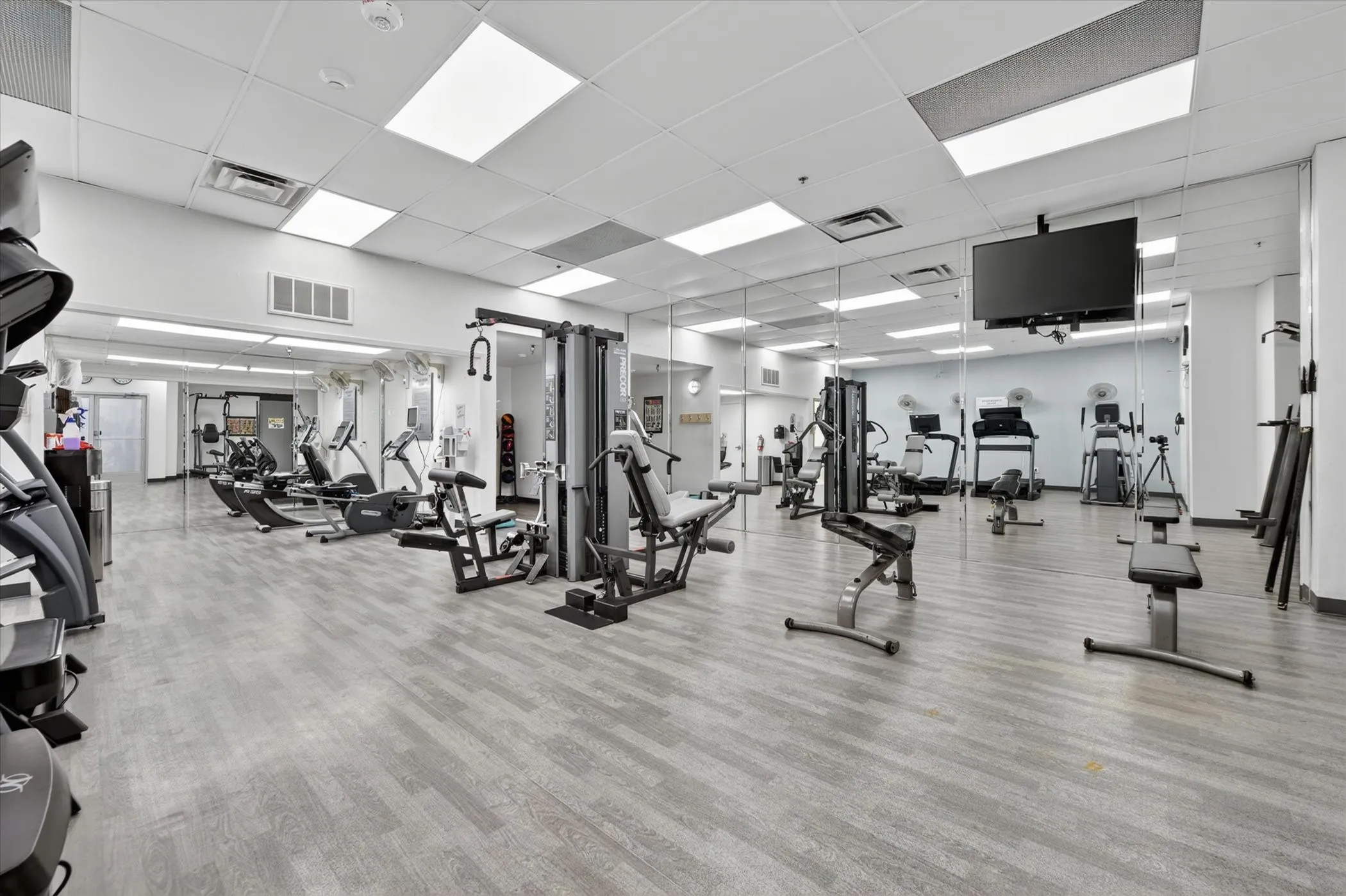 Condominium For Sale in Dallas County , 6211 W Northwest Highway G312, Dallas, Texas 75225, 1 Bedroom, 1 Bathroom, 1 Garage spaces, 710 Sqft, built in 1966, mls#21300146, Real Estate Agent in Dallas, Homes For Sale in Dallas county, Homes For Sale in Dallas, Realtor in Dallas Texas, Real Estate Brokerage Independent Realty Texas, Luminita Cordes Realtor