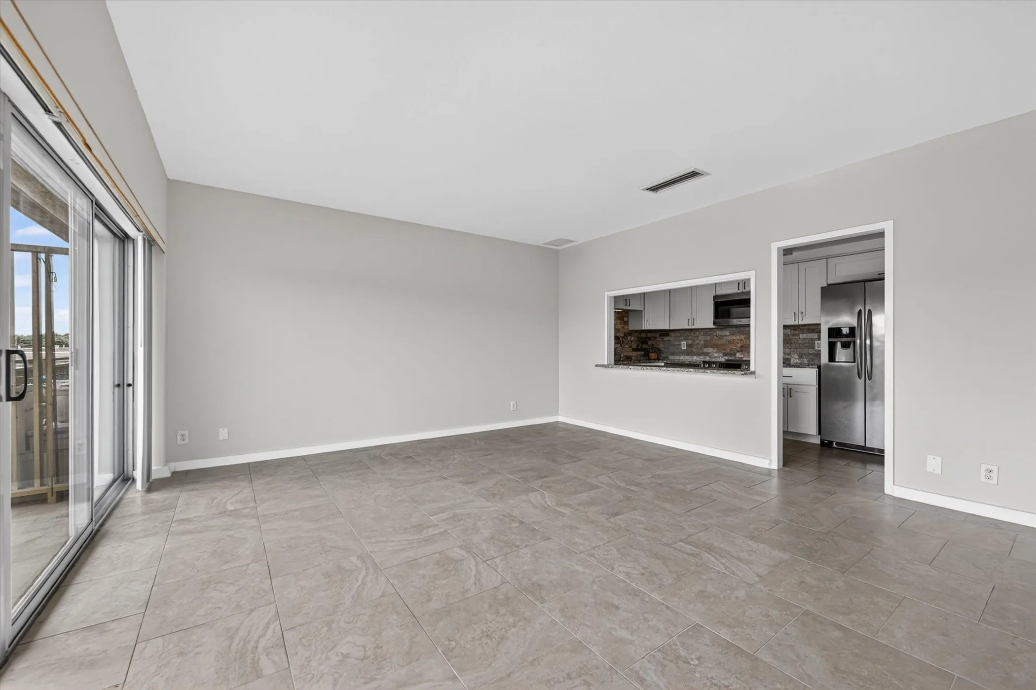 Condominium For Sale in Dallas County , 6211 W Northwest Highway G312, Dallas, Texas 75225, 1 Bedroom, 1 Bathroom, 1 Garage spaces, 710 Sqft, built in 1966, mls#21300146, Real Estate Agent in Dallas, Homes For Sale in Dallas county, Homes For Sale in Dallas, Realtor in Dallas Texas, Real Estate Brokerage Independent Realty Texas, Luminita Cordes Realtor