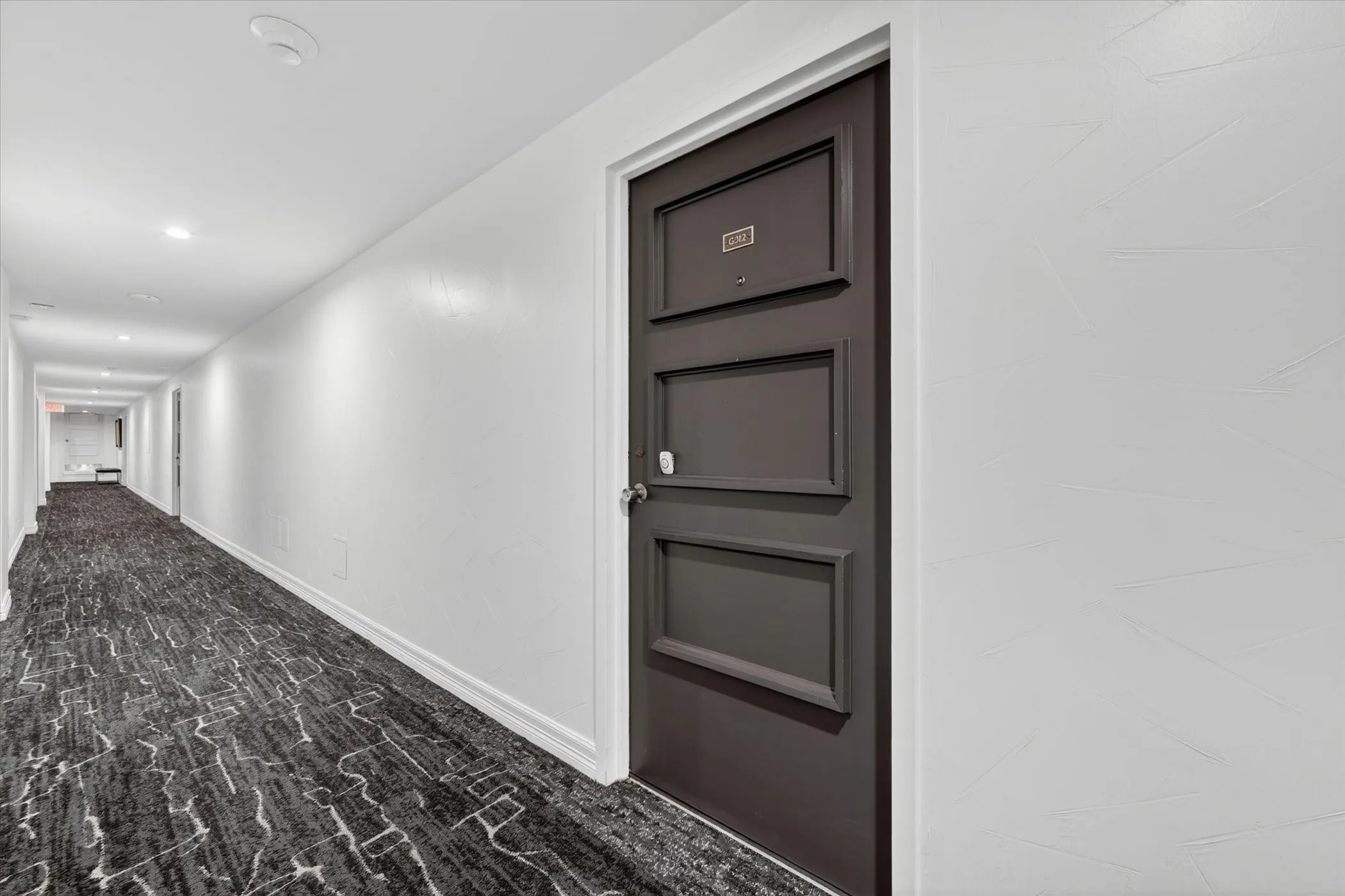 Condominium For Sale in Dallas County , 6211 W Northwest Highway G312, Dallas, Texas 75225, 1 Bedroom, 1 Bathroom, 1 Garage spaces, 710 Sqft, built in 1966, mls#21300146, Real Estate Agent in Dallas, Homes For Sale in Dallas county, Homes For Sale in Dallas, Realtor in Dallas Texas, Real Estate Brokerage Independent Realty Texas, Luminita Cordes Realtor