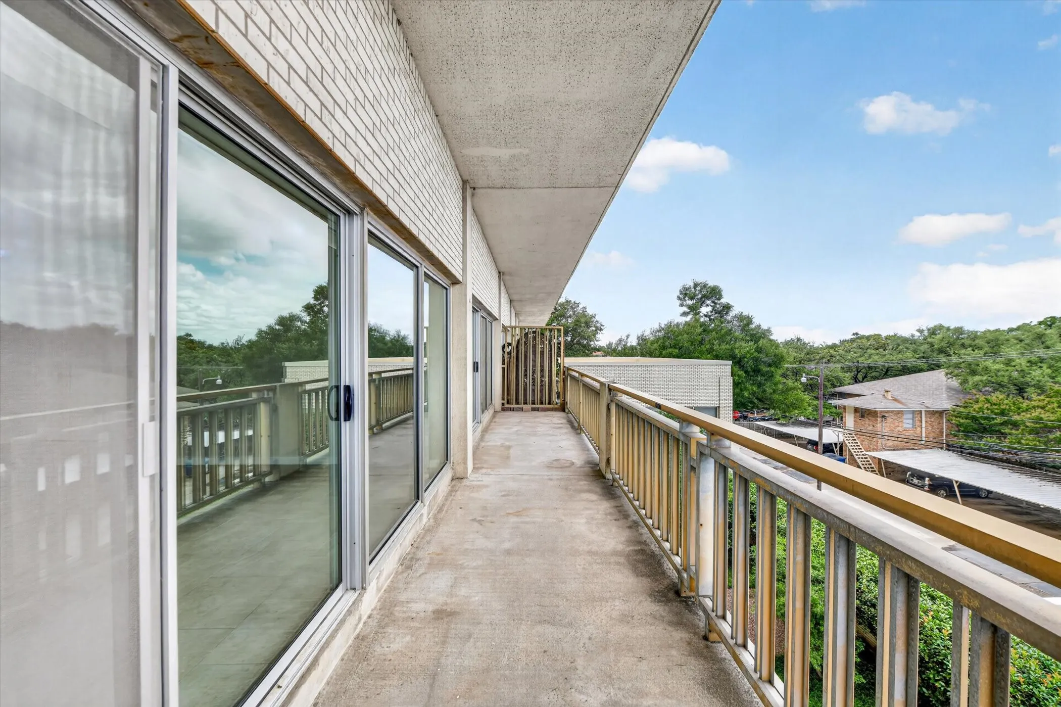 Condominium For Sale in Dallas County , 6211 W Northwest Highway G312, Dallas, Texas 75225, 1 Bedroom, 1 Bathroom, 1 Garage spaces, 710 Sqft, built in 1966, mls#21300146, Real Estate Agent in Dallas, Homes For Sale in Dallas county, Homes For Sale in Dallas, Realtor in Dallas Texas, Real Estate Brokerage Independent Realty Texas, Luminita Cordes Realtor