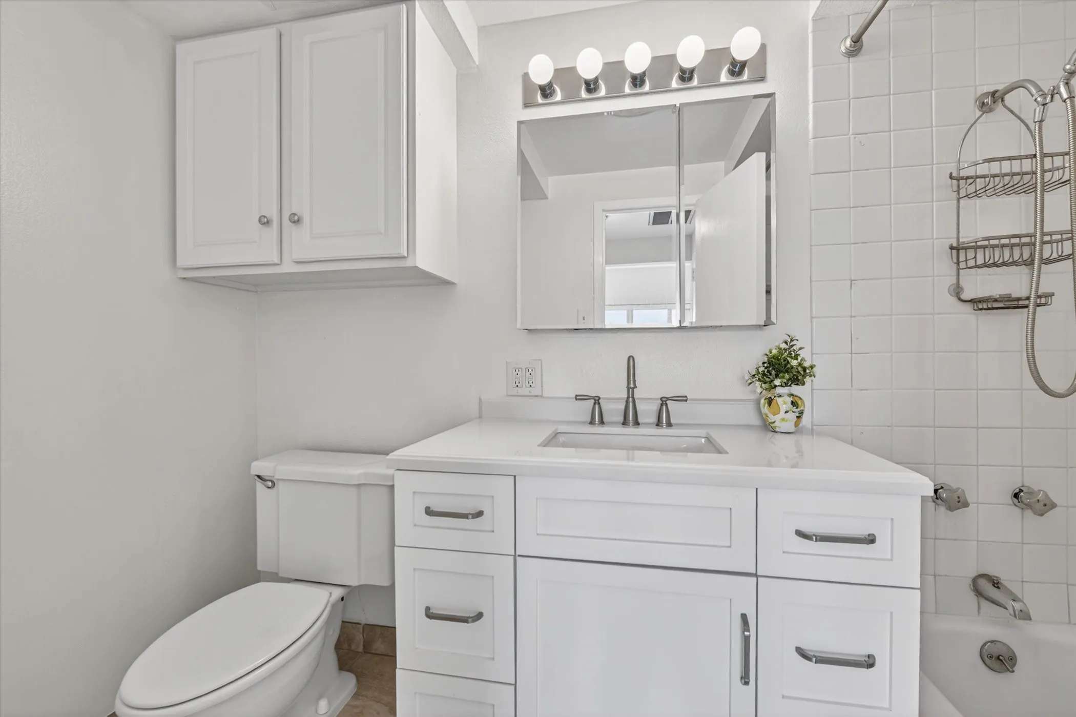 Condominium For Sale in Dallas County , 6211 W Northwest Highway G312, Dallas, Texas 75225, 1 Bedroom, 1 Bathroom, 1 Garage spaces, 710 Sqft, built in 1966, mls#21300146, Real Estate Agent in Dallas, Homes For Sale in Dallas county, Homes For Sale in Dallas, Realtor in Dallas Texas, Real Estate Brokerage Independent Realty Texas, Luminita Cordes Realtor