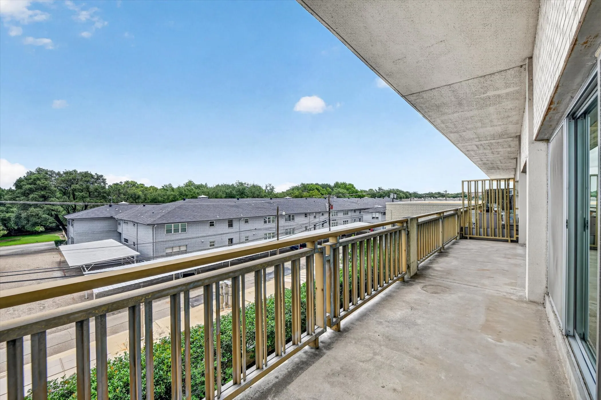 Condominium For Sale in Dallas County , 6211 W Northwest Highway G312, Dallas, Texas 75225, 1 Bedroom, 1 Bathroom, 1 Garage spaces, 710 Sqft, built in 1966, mls#21300146, Real Estate Agent in Dallas, Homes For Sale in Dallas county, Homes For Sale in Dallas, Realtor in Dallas Texas, Real Estate Brokerage Independent Realty Texas, Luminita Cordes Realtor