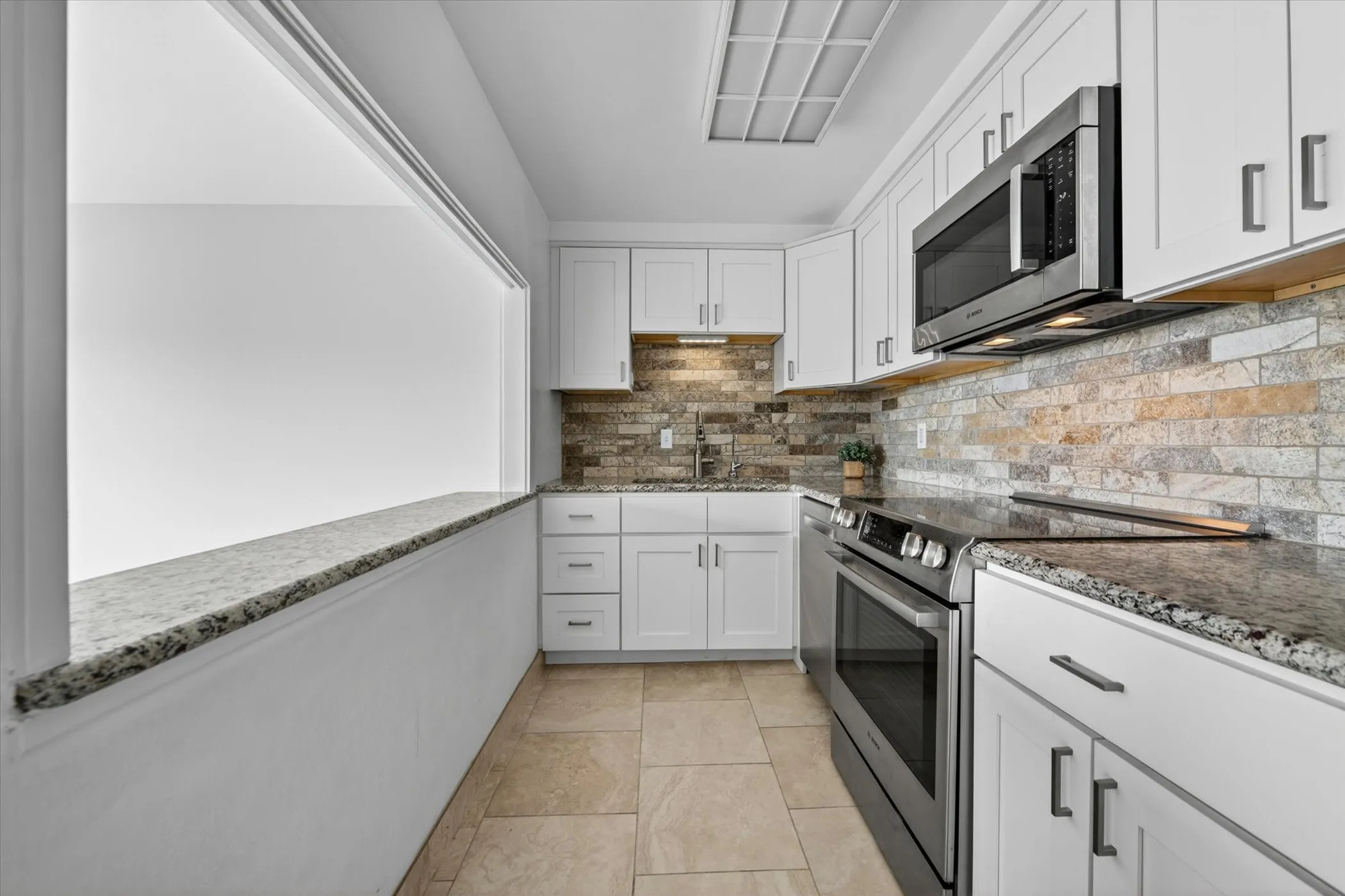 Condominium For Sale in Dallas County , 6211 W Northwest Highway G312, Dallas, Texas 75225, 1 Bedroom, 1 Bathroom, 1 Garage spaces, 710 Sqft, built in 1966, mls#21300146, Real Estate Agent in Dallas, Homes For Sale in Dallas county, Homes For Sale in Dallas, Realtor in Dallas Texas, Real Estate Brokerage Independent Realty Texas, Luminita Cordes Realtor