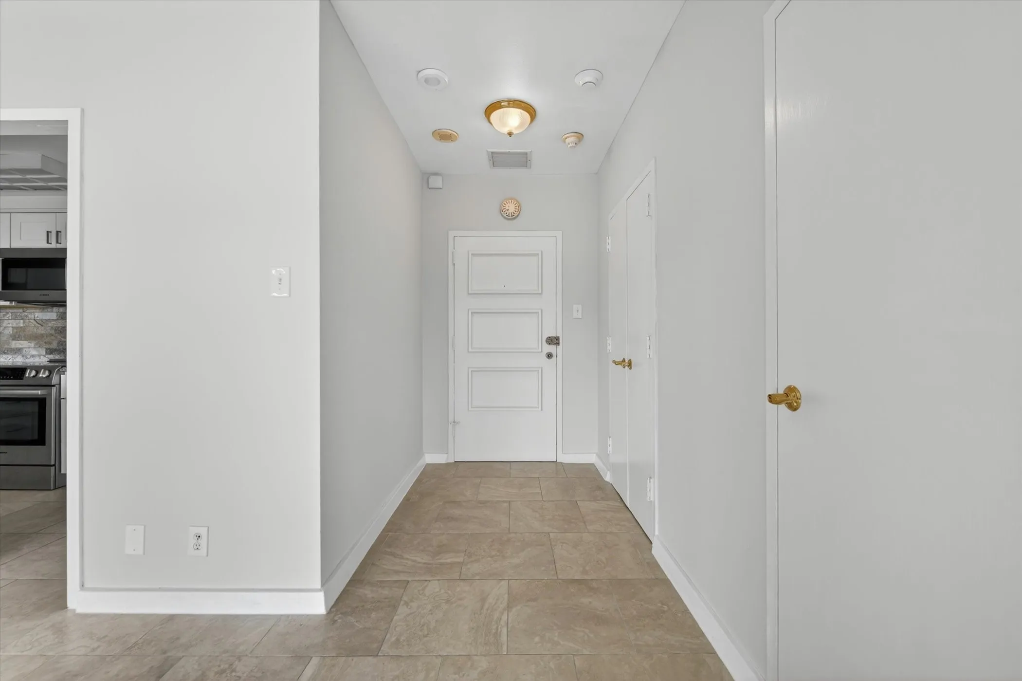 Condominium For Sale in Dallas County , 6211 W Northwest Highway G312, Dallas, Texas 75225, 1 Bedroom, 1 Bathroom, 1 Garage spaces, 710 Sqft, built in 1966, mls#21300146, Real Estate Agent in Dallas, Homes For Sale in Dallas county, Homes For Sale in Dallas, Realtor in Dallas Texas, Real Estate Brokerage Independent Realty Texas, Luminita Cordes Realtor