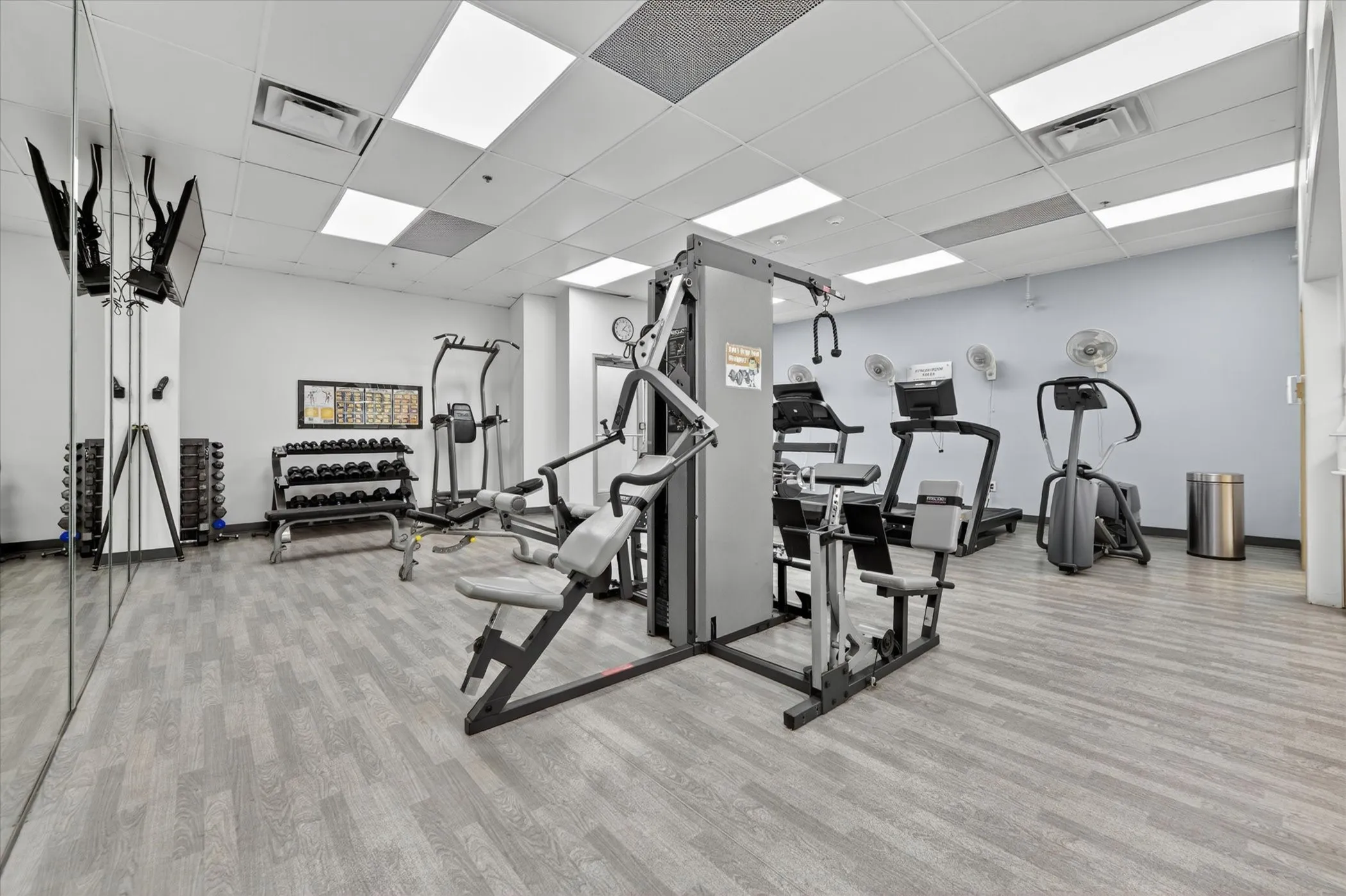 Condominium For Sale in Dallas County , 6211 W Northwest Highway G312, Dallas, Texas 75225, 1 Bedroom, 1 Bathroom, 1 Garage spaces, 710 Sqft, built in 1966, mls#21300146, Real Estate Agent in Dallas, Homes For Sale in Dallas county, Homes For Sale in Dallas, Realtor in Dallas Texas, Real Estate Brokerage Independent Realty Texas, Luminita Cordes Realtor