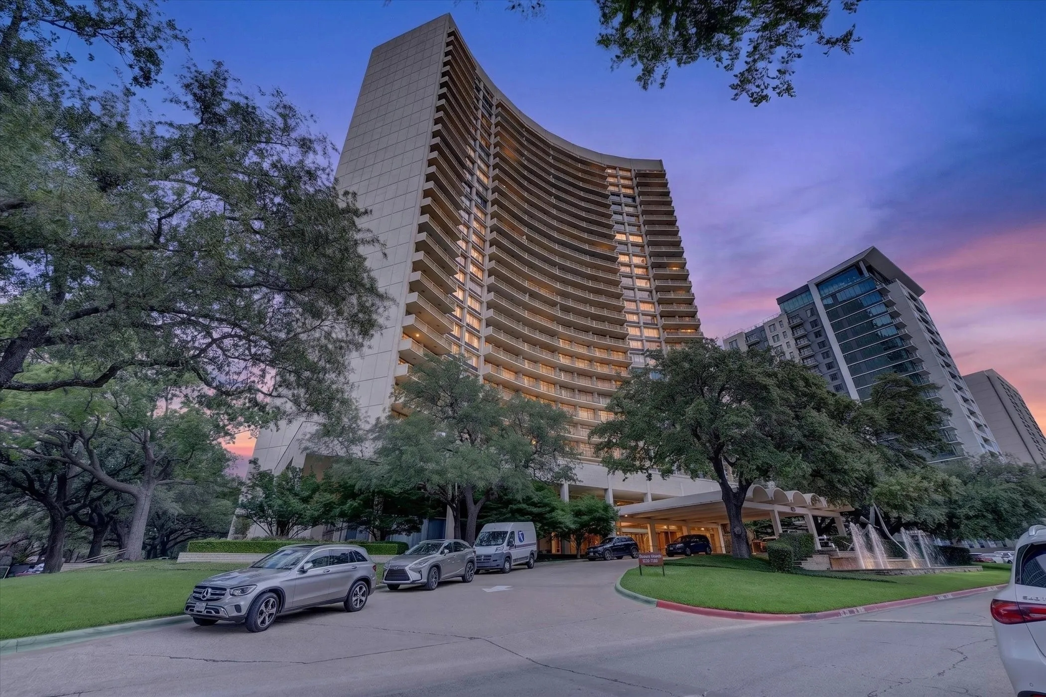 Condominium For Sale in Dallas County , 6211 W Northwest Highway G312, Dallas, Texas 75225, 1 Bedroom, 1 Bathroom, 1 Garage spaces, 710 Sqft, built in 1966, mls#21300146, Real Estate Agent in Dallas, Homes For Sale in Dallas county, Homes For Sale in Dallas, Realtor in Dallas Texas, Real Estate Brokerage Independent Realty Texas, Luminita Cordes Realtor