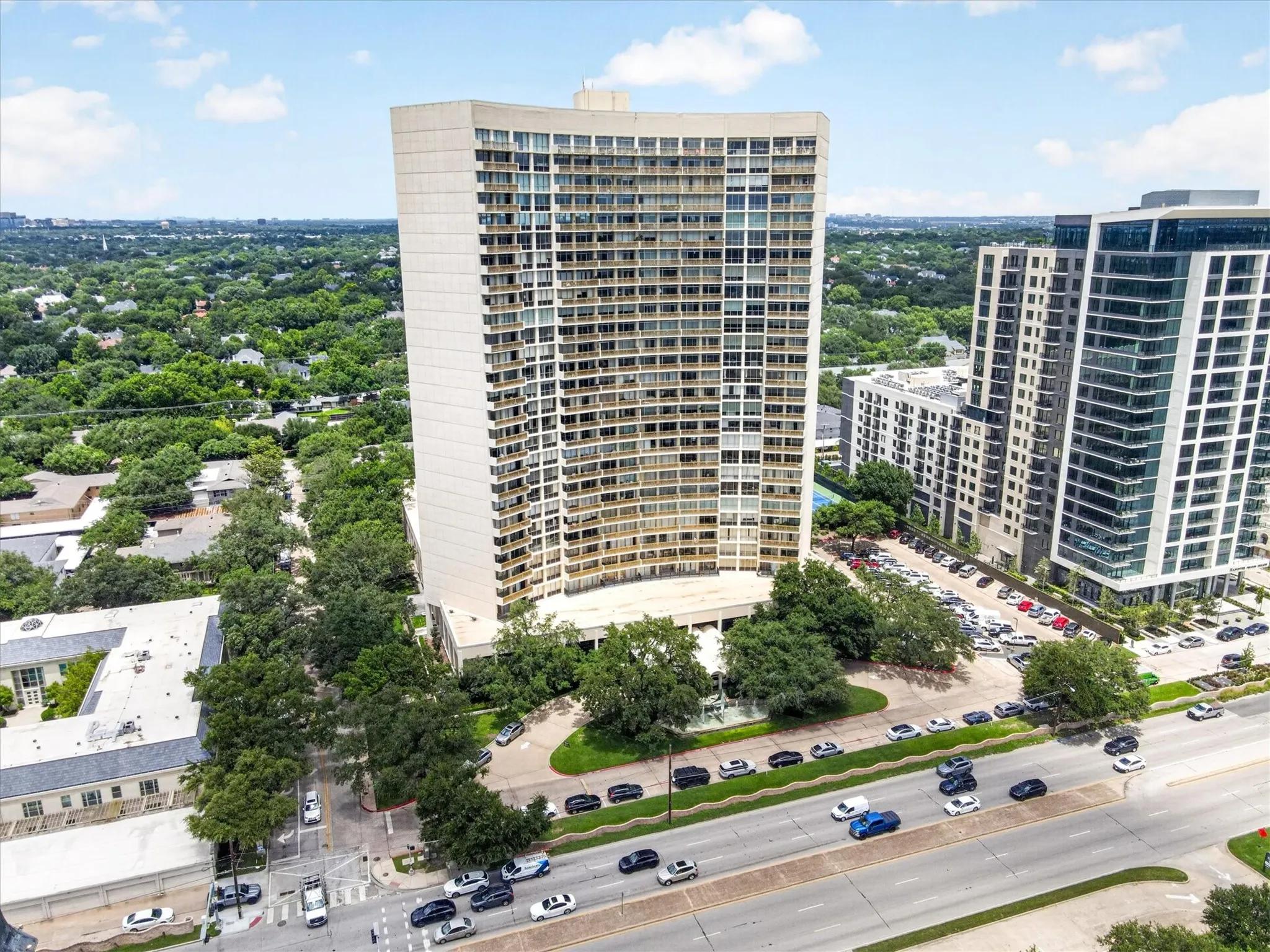 Condominium For Sale in Dallas County , 6211 W Northwest Highway G312, Dallas, Texas 75225, 1 Bedroom, 1 Bathroom, 1 Garage spaces, 710 Sqft, built in 1966, mls#21300146, Real Estate Agent in Dallas, Homes For Sale in Dallas county, Homes For Sale in Dallas, Realtor in Dallas Texas, Real Estate Brokerage Independent Realty Texas, Luminita Cordes Realtor