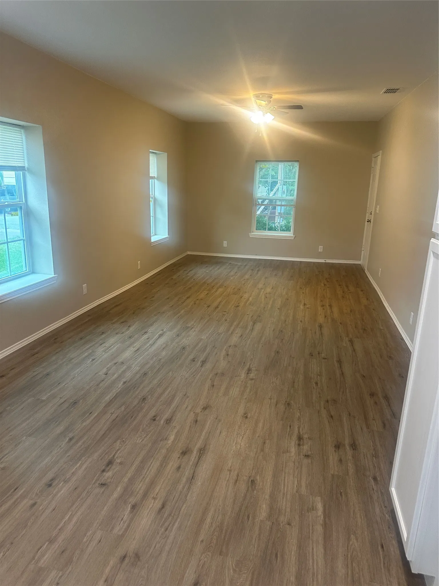 Single Family Residence For Sale in Montague County , 208 Washington Street, Bowie, Texas 76230, 2 Bedroom, 2 Bathroom, 1 Garage spaces, 1,000 Sqft, built in 1931, mls#21300519, Real Estate Agent in Bowie, Homes For Sale in Montague county, Homes For Sale in Bowie, Realtor in Bowie Texas, Real Estate Brokerage Independent Realty Texas, Luminita Cordes Realtor