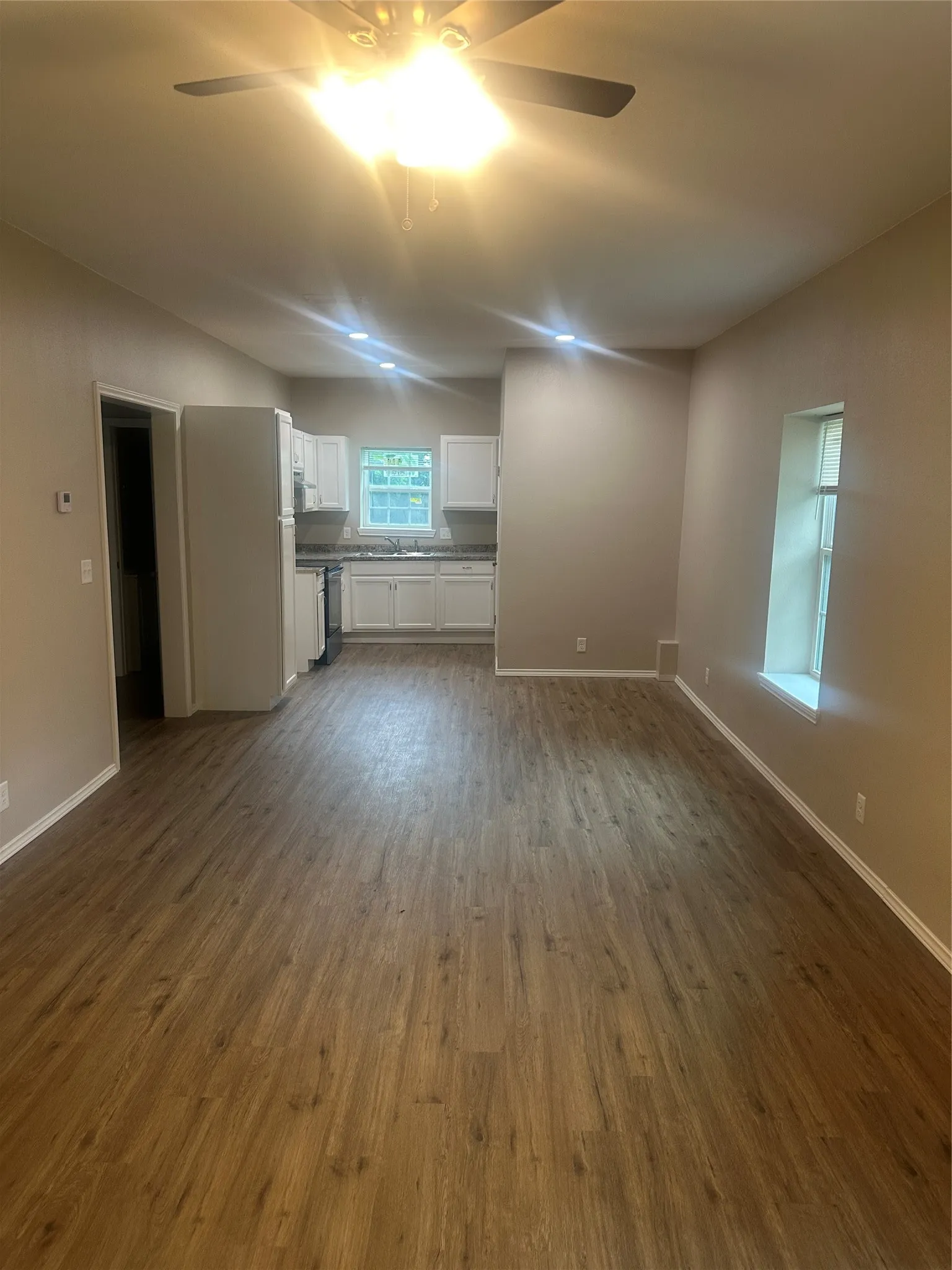 Single Family Residence For Sale in Montague County , 208 Washington Street, Bowie, Texas 76230, 2 Bedroom, 2 Bathroom, 1 Garage spaces, 1,000 Sqft, built in 1931, mls#21300519, Real Estate Agent in Bowie, Homes For Sale in Montague county, Homes For Sale in Bowie, Realtor in Bowie Texas, Real Estate Brokerage Independent Realty Texas, Luminita Cordes Realtor