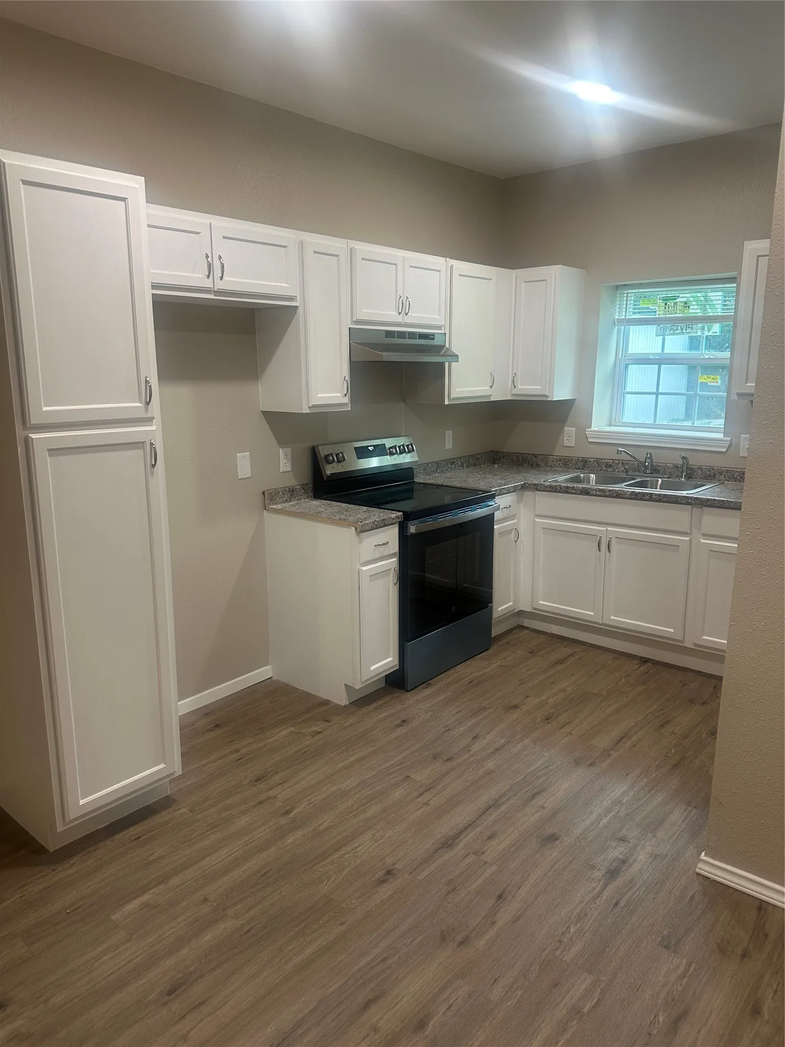 Single Family Residence For Sale in Montague County , 208 Washington Street, Bowie, Texas 76230, 2 Bedroom, 2 Bathroom, 1 Garage spaces, 1,000 Sqft, built in 1931, mls#21300519, Real Estate Agent in Bowie, Homes For Sale in Montague county, Homes For Sale in Bowie, Realtor in Bowie Texas, Real Estate Brokerage Independent Realty Texas, Luminita Cordes Realtor