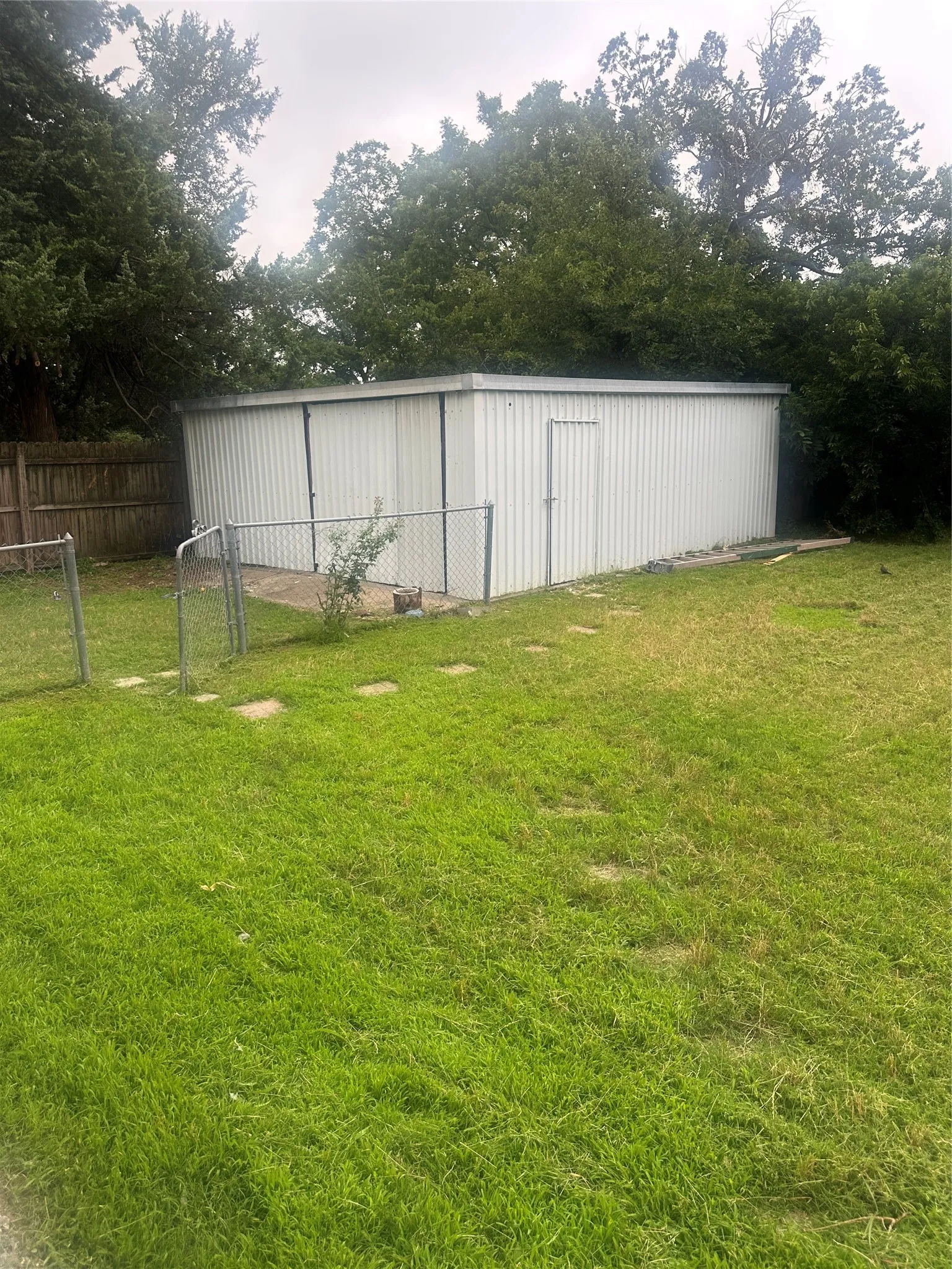 Single Family Residence For Sale in Montague County , 208 Washington Street, Bowie, Texas 76230, 2 Bedroom, 2 Bathroom, 1 Garage spaces, 1,000 Sqft, built in 1931, mls#21300519, Real Estate Agent in Bowie, Homes For Sale in Montague county, Homes For Sale in Bowie, Realtor in Bowie Texas, Real Estate Brokerage Independent Realty Texas, Luminita Cordes Realtor