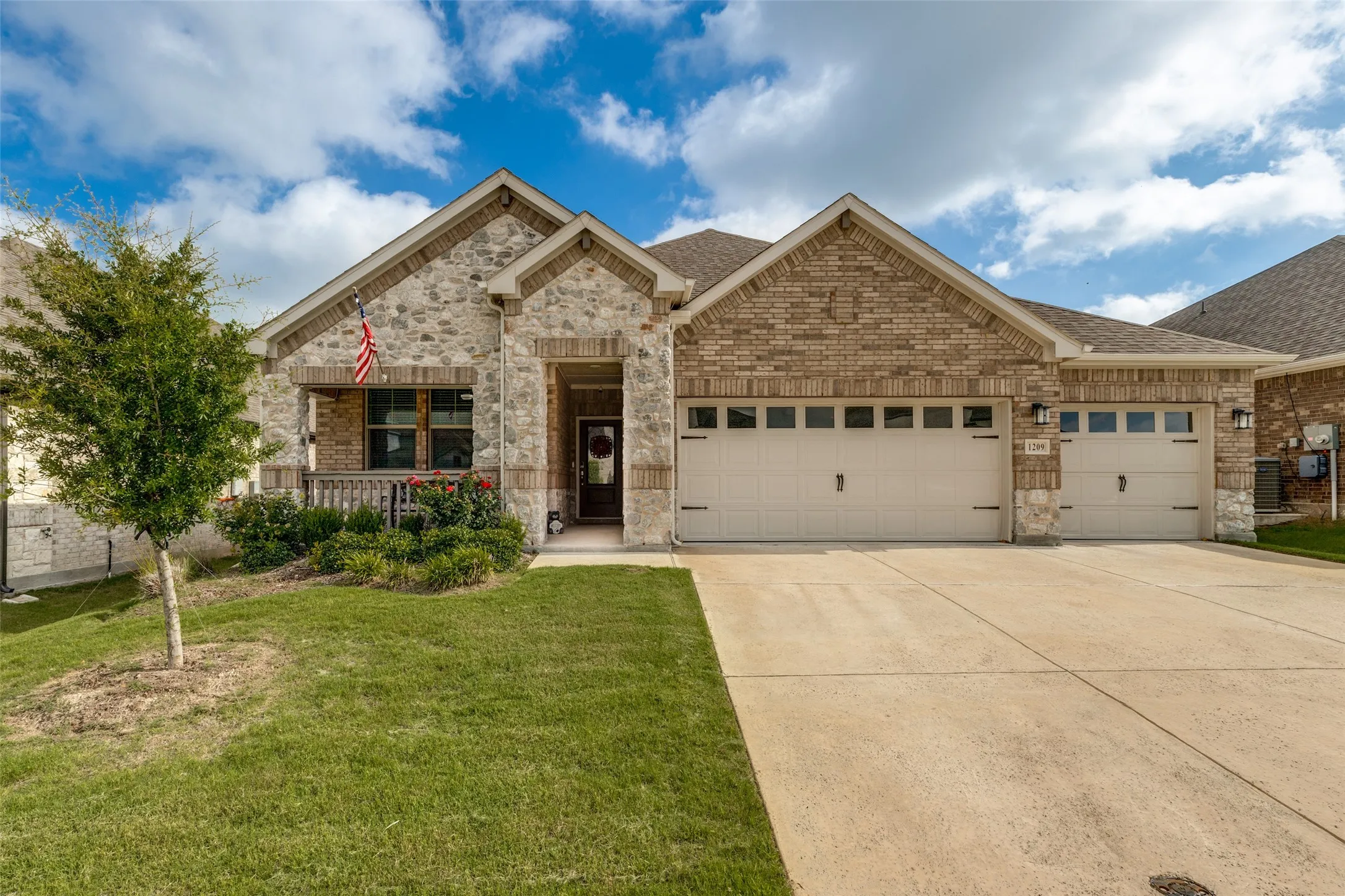 Single Family Residence For Sale in Collin County , 1209 Kirkdale Drive, Melissa, Texas 75454, 4 Bedrooms, 3 Bathrooms, 3 Garage spaces, 2,510 Sqft, built in 2023, Price $514,900, mls#21300481, Real Estate Agent in Melissa, Homes For Sale in Collin county, Homes For Sale in Melissa, Realtor in Melissa Texas, Real Estate Brokerage Independent Realty Texas, Luminita Cordes Realtor