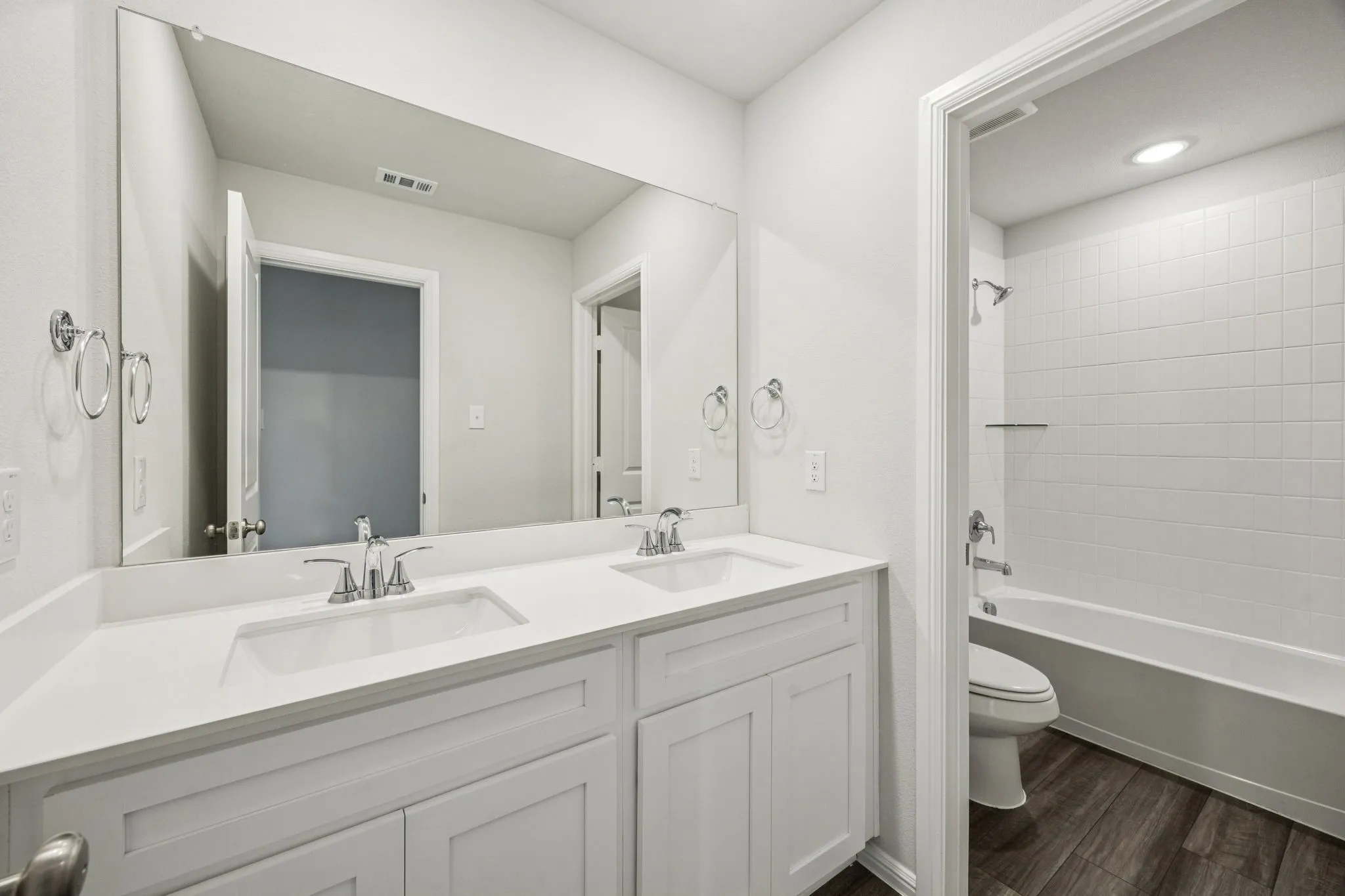 Single Family Residence For Sale in Kaufman County , 425 Magellan Road, Seagoville, Texas 75159, 4 Bedroom, 4 Bathroom, 2 Garage spaces, 2,820 Sqft, built in 2025, mls#21300556, Real Estate Agent in Seagoville, Homes For Sale in Kaufman county, Homes For Sale in Seagoville, Realtor in Seagoville Texas, Real Estate Brokerage Independent Realty Texas, Luminita Cordes Realtor