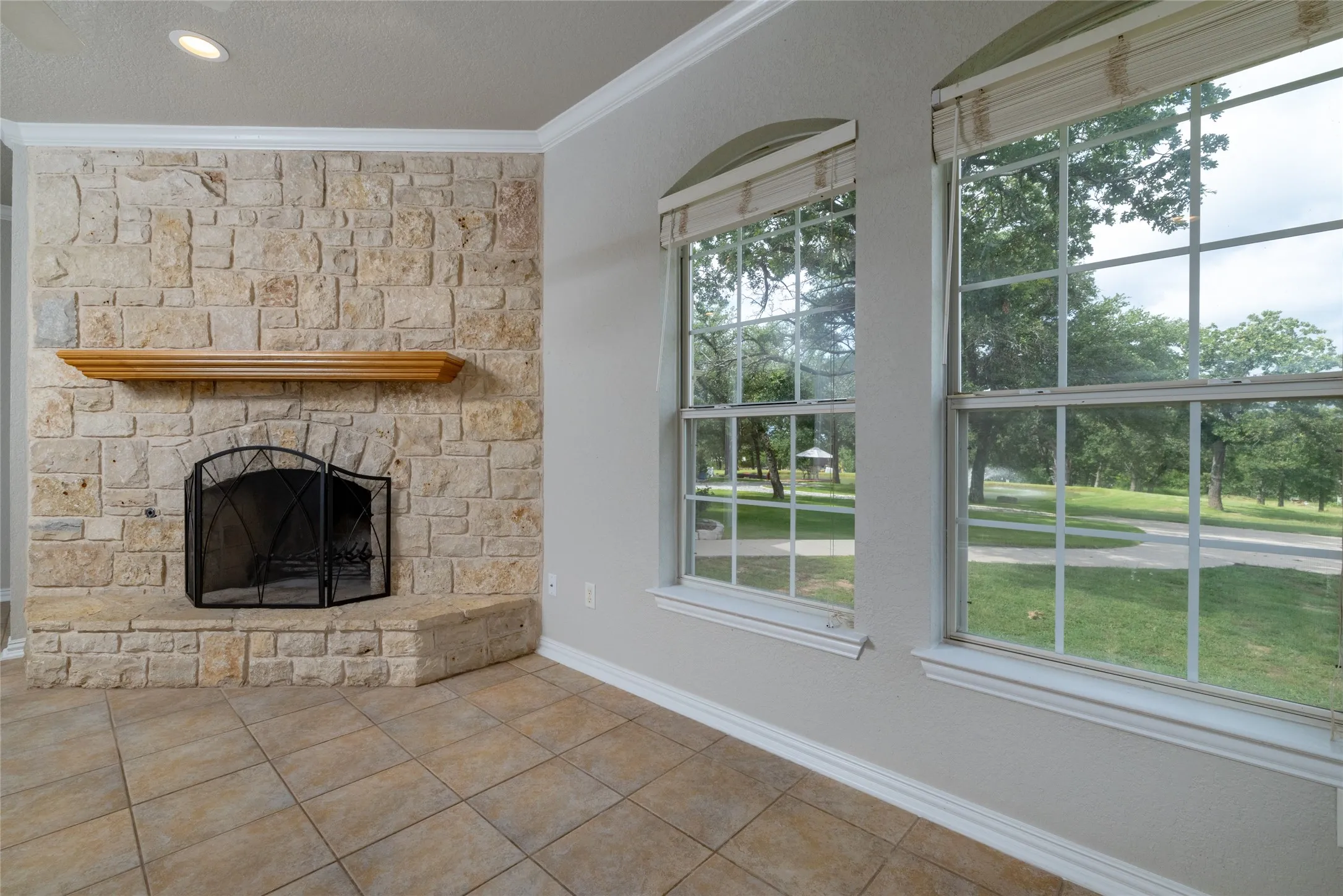 Single Family Residence For Sale in Wise County , 365 Cimmarron Trail, Runaway Bay, Texas 76426, 3 Bedroom, 2 Bathroom, Garage spaces, 1,733 Sqft, built in 1999, mls#21300448, Real Estate Agent in Runaway Bay, Homes For Sale in Wise county, Homes For Sale in Runaway Bay, Realtor in Runaway Bay Texas, Real Estate Brokerage Independent Realty Texas, Luminita Cordes Realtor