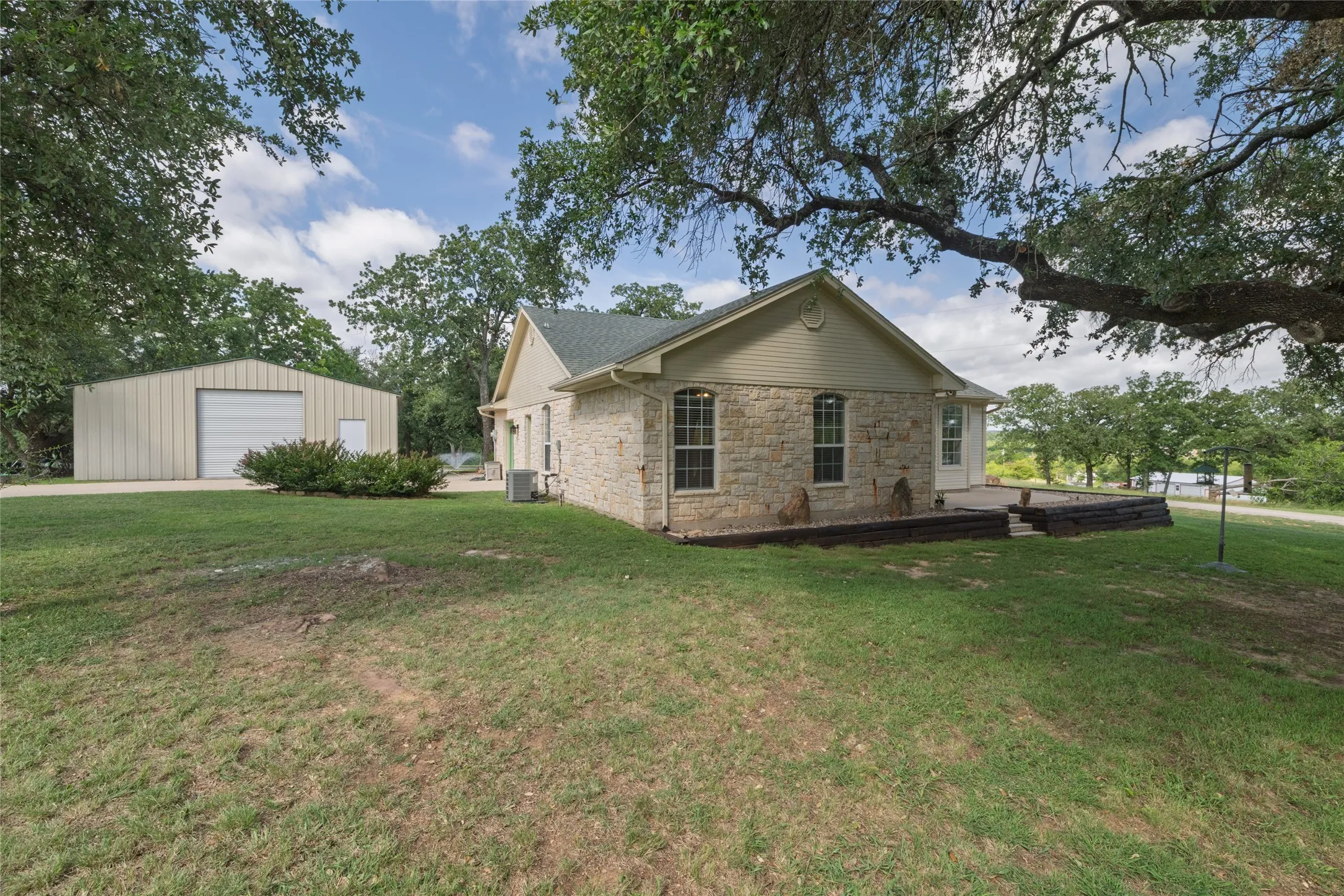 Single Family Residence For Sale in Wise County , 365 Cimmarron Trail, Runaway Bay, Texas 76426, 3 Bedroom, 2 Bathroom, Garage spaces, 1,733 Sqft, built in 1999, mls#21300448, Real Estate Agent in Runaway Bay, Homes For Sale in Wise county, Homes For Sale in Runaway Bay, Realtor in Runaway Bay Texas, Real Estate Brokerage Independent Realty Texas, Luminita Cordes Realtor