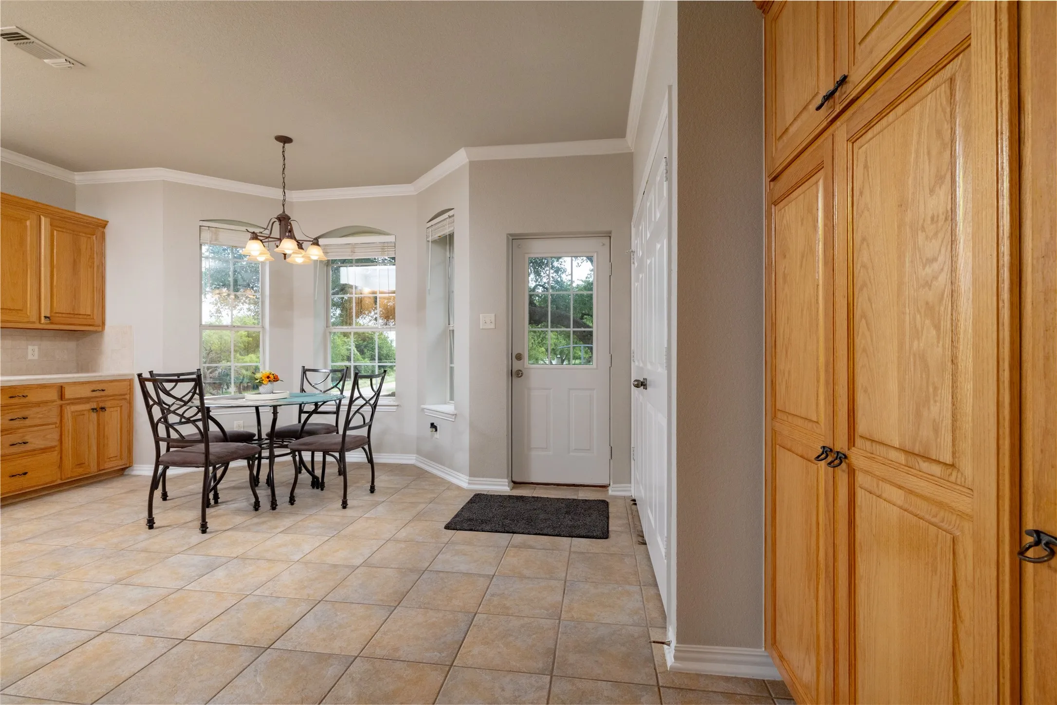 Single Family Residence For Sale in Wise County , 365 Cimmarron Trail, Runaway Bay, Texas 76426, 3 Bedroom, 2 Bathroom, Garage spaces, 1,733 Sqft, built in 1999, mls#21300448, Real Estate Agent in Runaway Bay, Homes For Sale in Wise county, Homes For Sale in Runaway Bay, Realtor in Runaway Bay Texas, Real Estate Brokerage Independent Realty Texas, Luminita Cordes Realtor