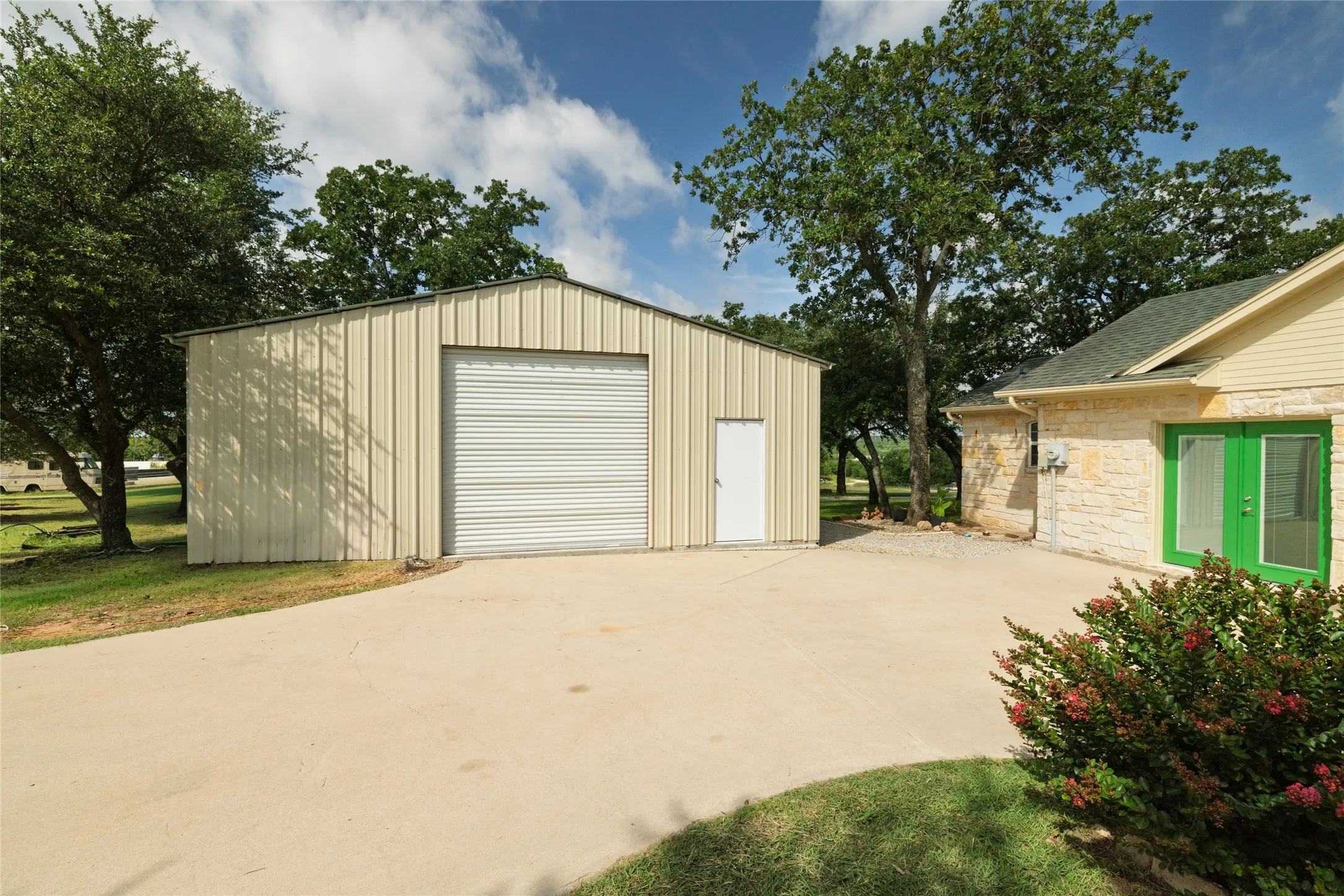 Single Family Residence For Sale in Wise County , 365 Cimmarron Trail, Runaway Bay, Texas 76426, 3 Bedroom, 2 Bathroom, Garage spaces, 1,733 Sqft, built in 1999, mls#21300448, Real Estate Agent in Runaway Bay, Homes For Sale in Wise county, Homes For Sale in Runaway Bay, Realtor in Runaway Bay Texas, Real Estate Brokerage Independent Realty Texas, Luminita Cordes Realtor