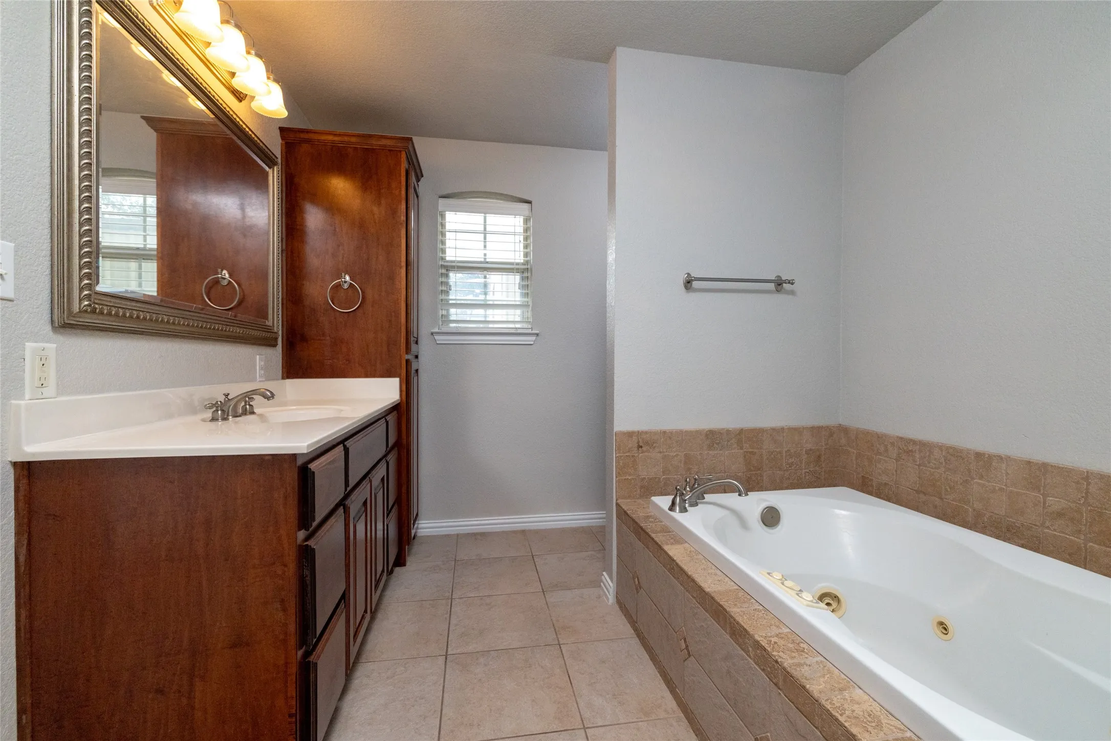 Single Family Residence For Sale in Wise County , 365 Cimmarron Trail, Runaway Bay, Texas 76426, 3 Bedroom, 2 Bathroom, Garage spaces, 1,733 Sqft, built in 1999, mls#21300448, Real Estate Agent in Runaway Bay, Homes For Sale in Wise county, Homes For Sale in Runaway Bay, Realtor in Runaway Bay Texas, Real Estate Brokerage Independent Realty Texas, Luminita Cordes Realtor
