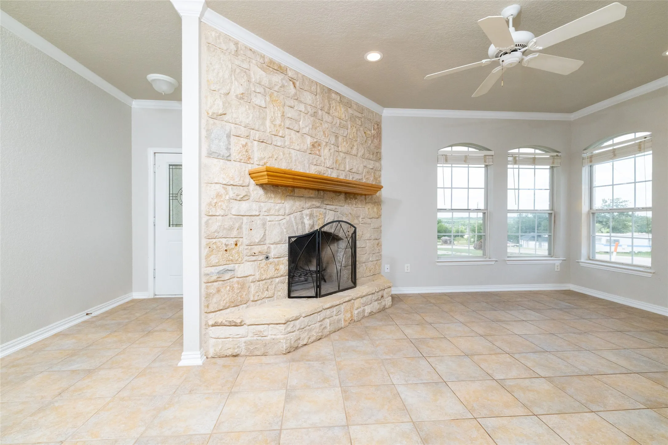 Single Family Residence For Sale in Wise County , 365 Cimmarron Trail, Runaway Bay, Texas 76426, 3 Bedroom, 2 Bathroom, Garage spaces, 1,733 Sqft, built in 1999, mls#21300448, Real Estate Agent in Runaway Bay, Homes For Sale in Wise county, Homes For Sale in Runaway Bay, Realtor in Runaway Bay Texas, Real Estate Brokerage Independent Realty Texas, Luminita Cordes Realtor