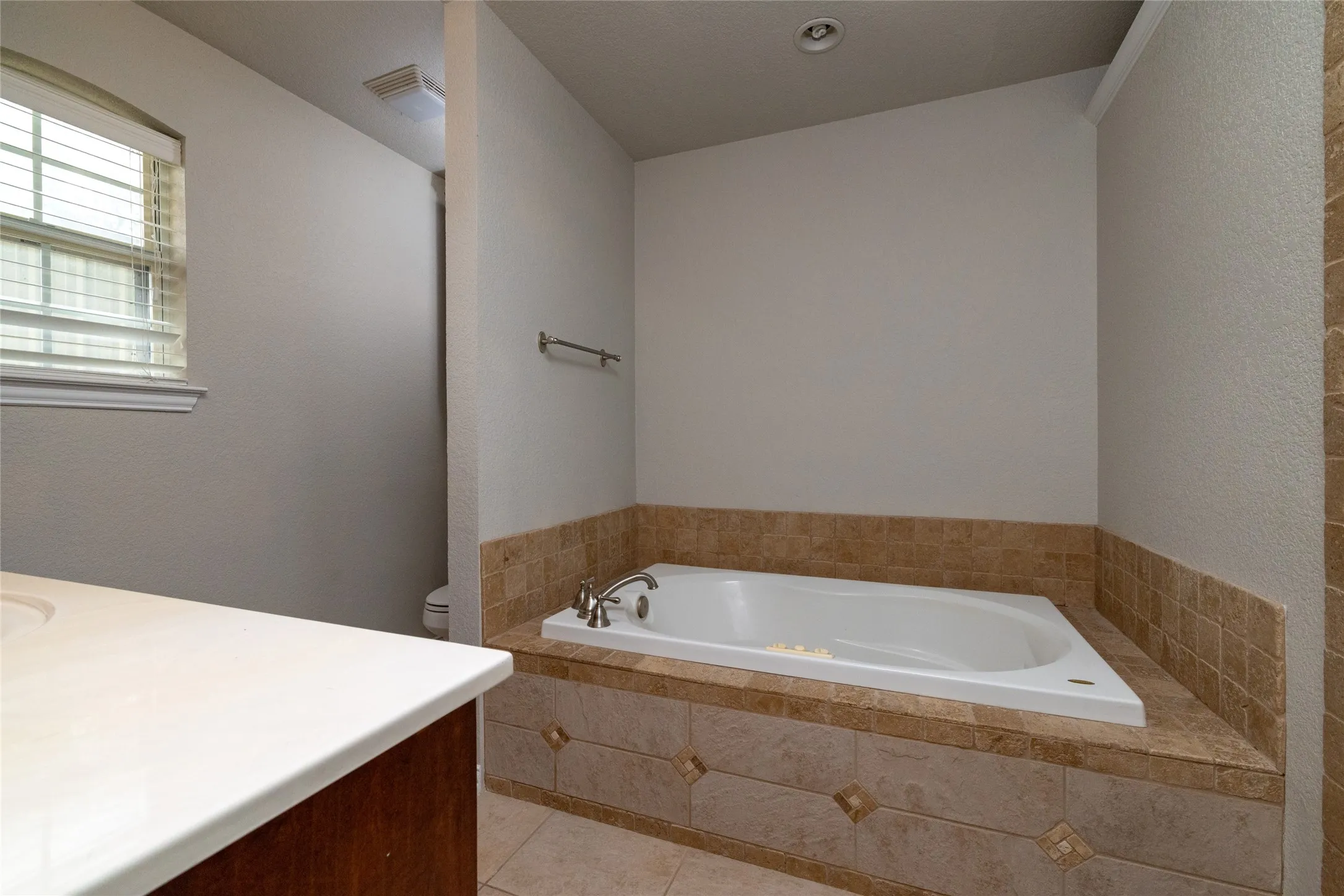 Single Family Residence For Sale in Wise County , 365 Cimmarron Trail, Runaway Bay, Texas 76426, 3 Bedroom, 2 Bathroom, Garage spaces, 1,733 Sqft, built in 1999, mls#21300448, Real Estate Agent in Runaway Bay, Homes For Sale in Wise county, Homes For Sale in Runaway Bay, Realtor in Runaway Bay Texas, Real Estate Brokerage Independent Realty Texas, Luminita Cordes Realtor