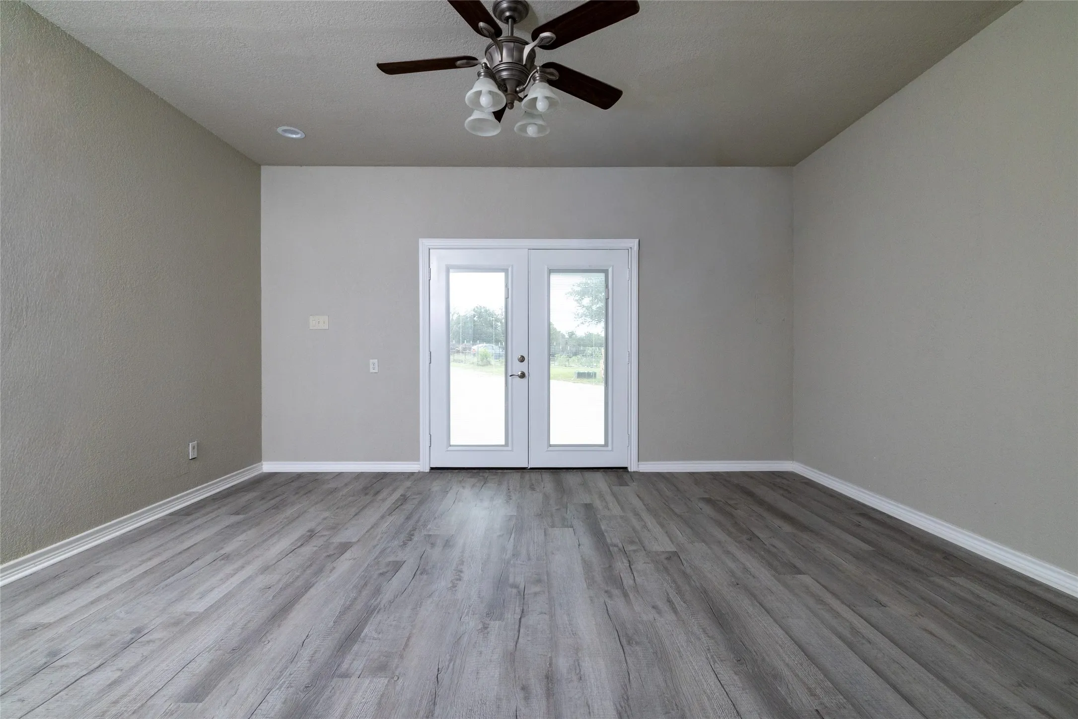 Single Family Residence For Sale in Wise County , 365 Cimmarron Trail, Runaway Bay, Texas 76426, 3 Bedroom, 2 Bathroom, Garage spaces, 1,733 Sqft, built in 1999, mls#21300448, Real Estate Agent in Runaway Bay, Homes For Sale in Wise county, Homes For Sale in Runaway Bay, Realtor in Runaway Bay Texas, Real Estate Brokerage Independent Realty Texas, Luminita Cordes Realtor