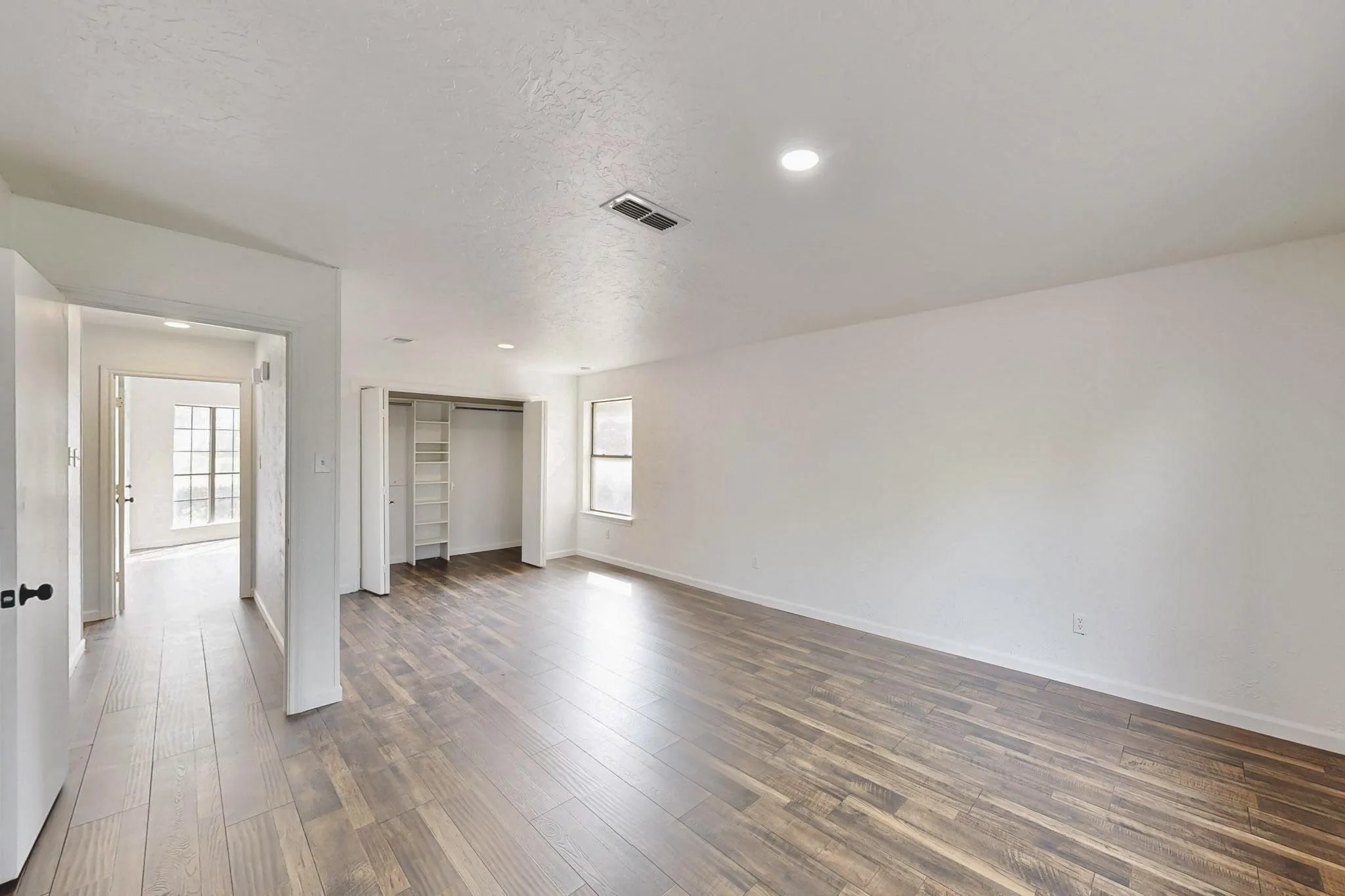 Single Family Residence For Rent in Tarrant County , 3965 Singleleaf Lane, Fort Worth, Texas 76133, 3 Bedroom, 2 Bathroom, 2 Garage spaces, 2,343 Sqft, built in 1978, Price $2,450, mls#21296665, Real Estate Agent in Fort Worth, Homes For Rent in Tarrant county, Homes For Rent in Fort Worth, Realtor in Fort Worth Texas, Real Estate Brokerage Independent Realty Texas, Luminita Cordes Realtor