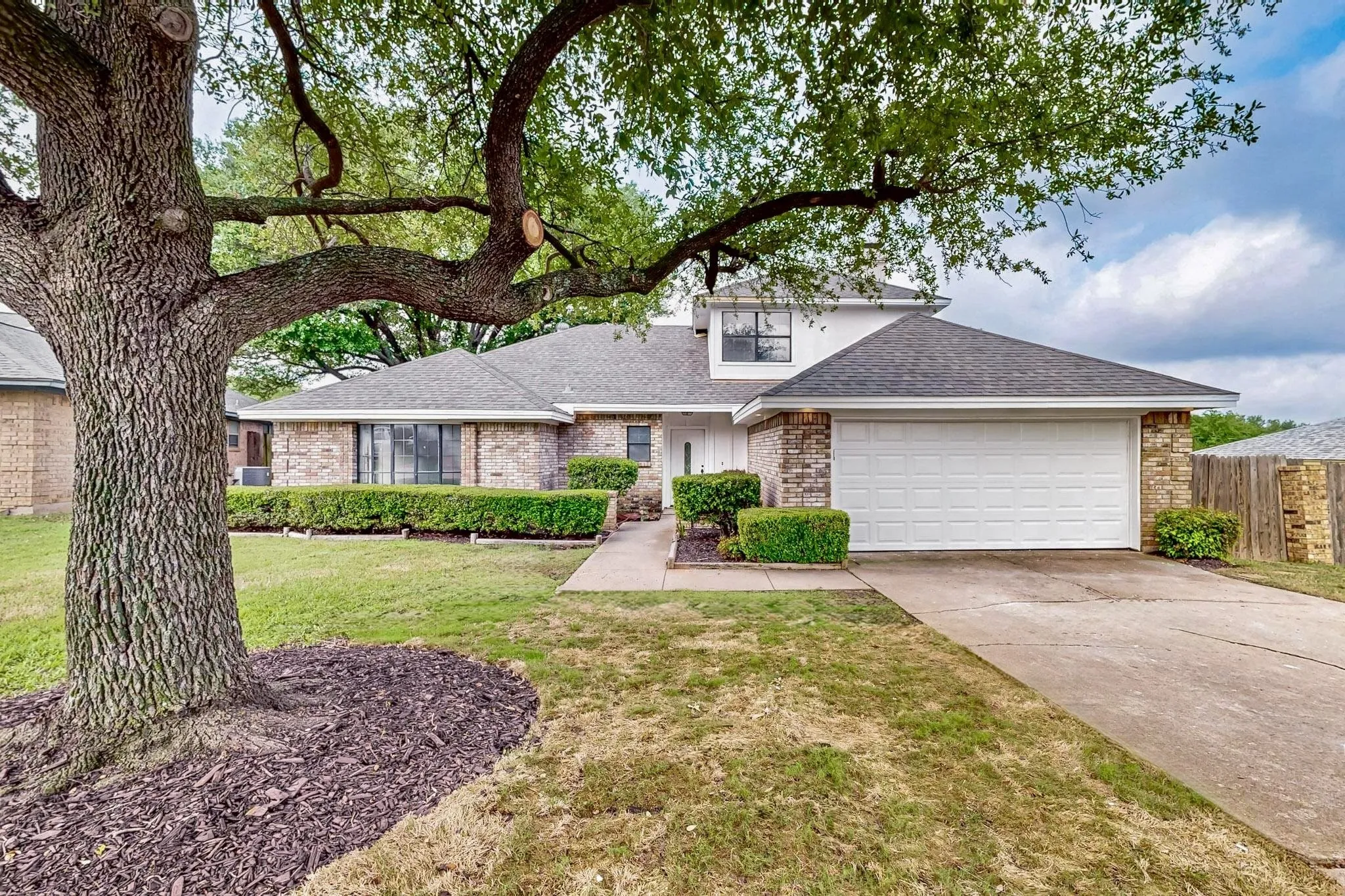 Single Family Residence For Rent in Tarrant County , 3965 Singleleaf Lane, Fort Worth, Texas 76133, 3 Bedroom, 2 Bathroom, 2 Garage spaces, 2,343 Sqft, built in 1978, Price $2,450, mls#21296665, Real Estate Agent in Fort Worth, Homes For Rent in Tarrant county, Homes For Rent in Fort Worth, Realtor in Fort Worth Texas, Real Estate Brokerage Independent Realty Texas, Luminita Cordes Realtor