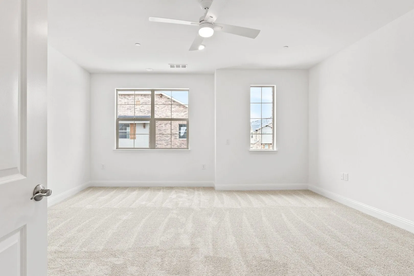 018-2880Enfield-TheColony-TX-75056-PrimaryBedroom.jpg-SMALL