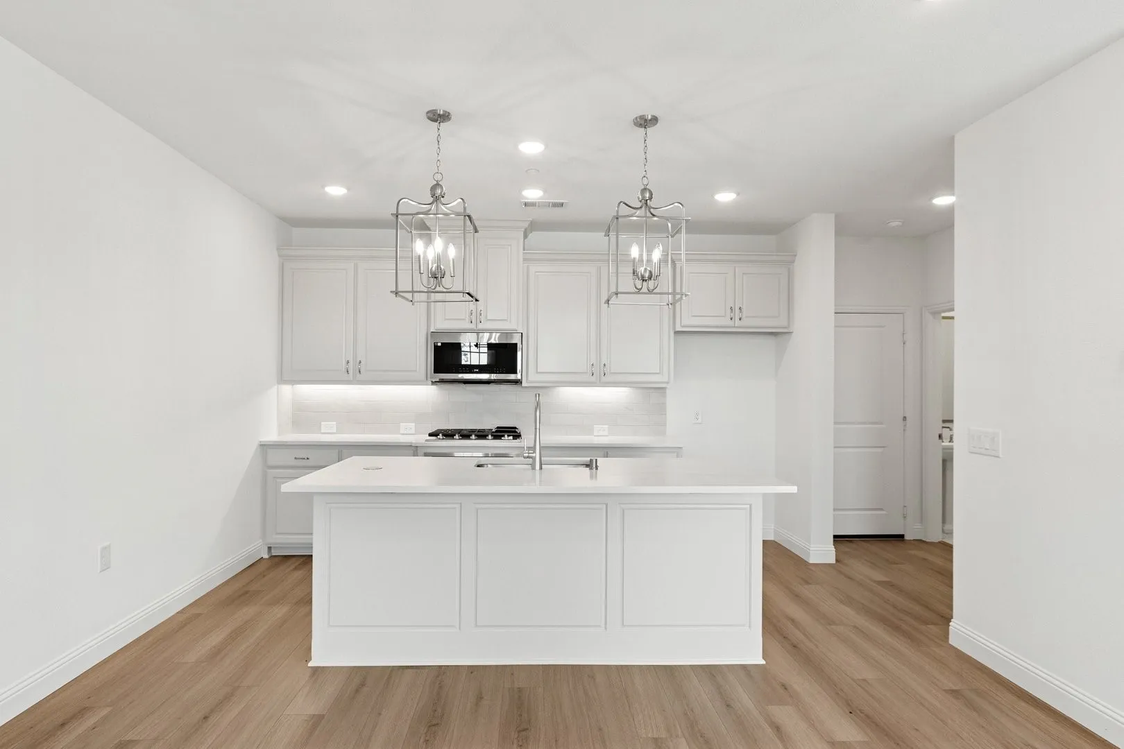 011-2880Enfield-TheColony-TX-75056-Kitchen.jpg-SMALL