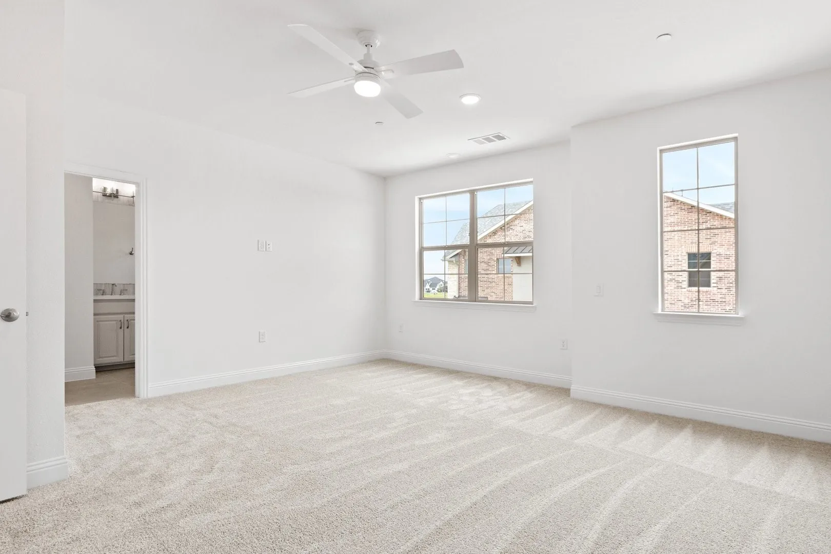 019-2880Enfield-TheColony-TX-75056-PrimaryBedroom.jpg-SMALL