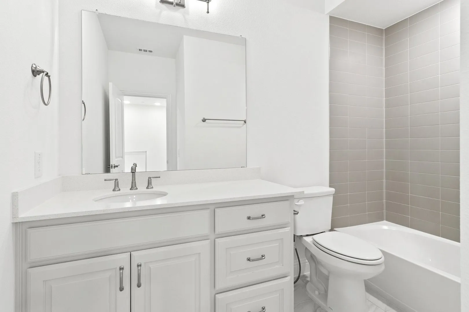 026-2880Enfield-TheColony-TX-75056-Bathroom3.jpg-SMALL