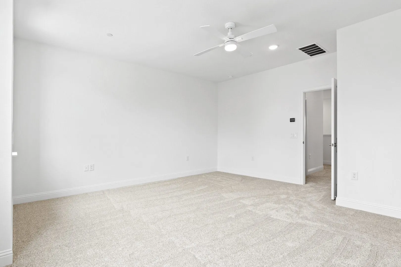 020-2880Enfield-TheColony-TX-75056-PrimaryBedroom.jpg-SMALL