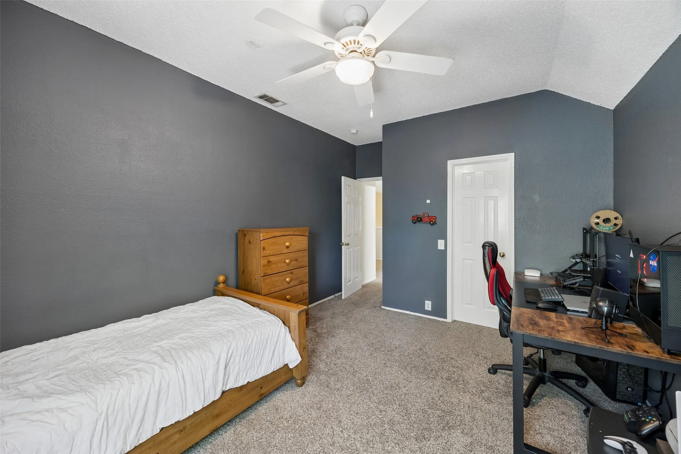Single Family Residence For Sale in Denton County , 2401 Pinehurst Court, Highland Village, Texas 75077, 4 Bedroom, 3 Bathroom, 2 Garage spaces, 2,508 Sqft, built in 1997, mls#21298397, Real Estate Agent in Highland Village, Homes For Sale in Denton county, Homes For Sale in Highland Village, Realtor in Highland Village Texas, Real Estate Brokerage Independent Realty Texas, Luminita Cordes Realtor