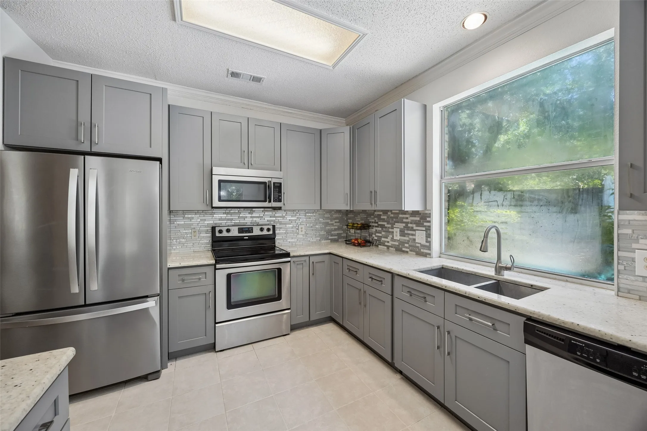Single Family Residence For Sale in Denton County , 2401 Pinehurst Court, Highland Village, Texas 75077, 4 Bedroom, 3 Bathroom, 2 Garage spaces, 2,508 Sqft, built in 1997, mls#21298397, Real Estate Agent in Highland Village, Homes For Sale in Denton county, Homes For Sale in Highland Village, Realtor in Highland Village Texas, Real Estate Brokerage Independent Realty Texas, Luminita Cordes Realtor