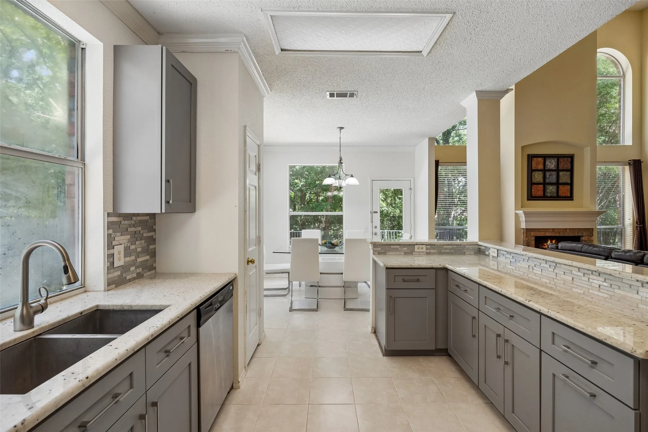 Single Family Residence For Sale in Denton County , 2401 Pinehurst Court, Highland Village, Texas 75077, 4 Bedroom, 3 Bathroom, 2 Garage spaces, 2,508 Sqft, built in 1997, mls#21298397, Real Estate Agent in Highland Village, Homes For Sale in Denton county, Homes For Sale in Highland Village, Realtor in Highland Village Texas, Real Estate Brokerage Independent Realty Texas, Luminita Cordes Realtor