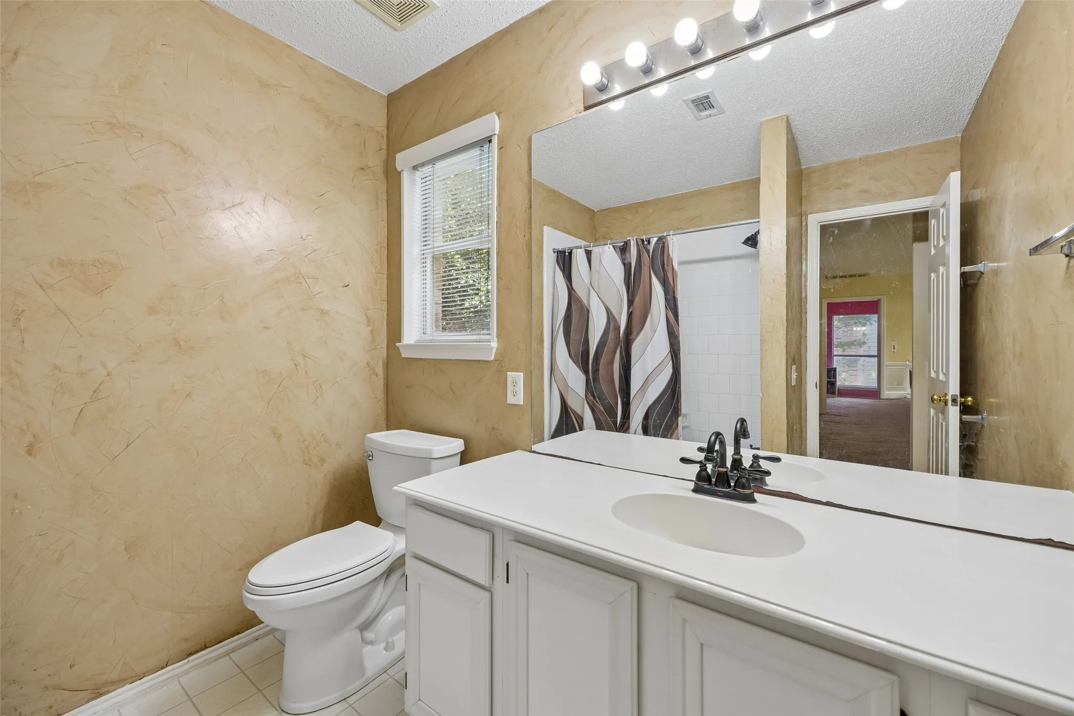 Single Family Residence For Sale in Denton County , 2401 Pinehurst Court, Highland Village, Texas 75077, 4 Bedroom, 3 Bathroom, 2 Garage spaces, 2,508 Sqft, built in 1997, mls#21298397, Real Estate Agent in Highland Village, Homes For Sale in Denton county, Homes For Sale in Highland Village, Realtor in Highland Village Texas, Real Estate Brokerage Independent Realty Texas, Luminita Cordes Realtor