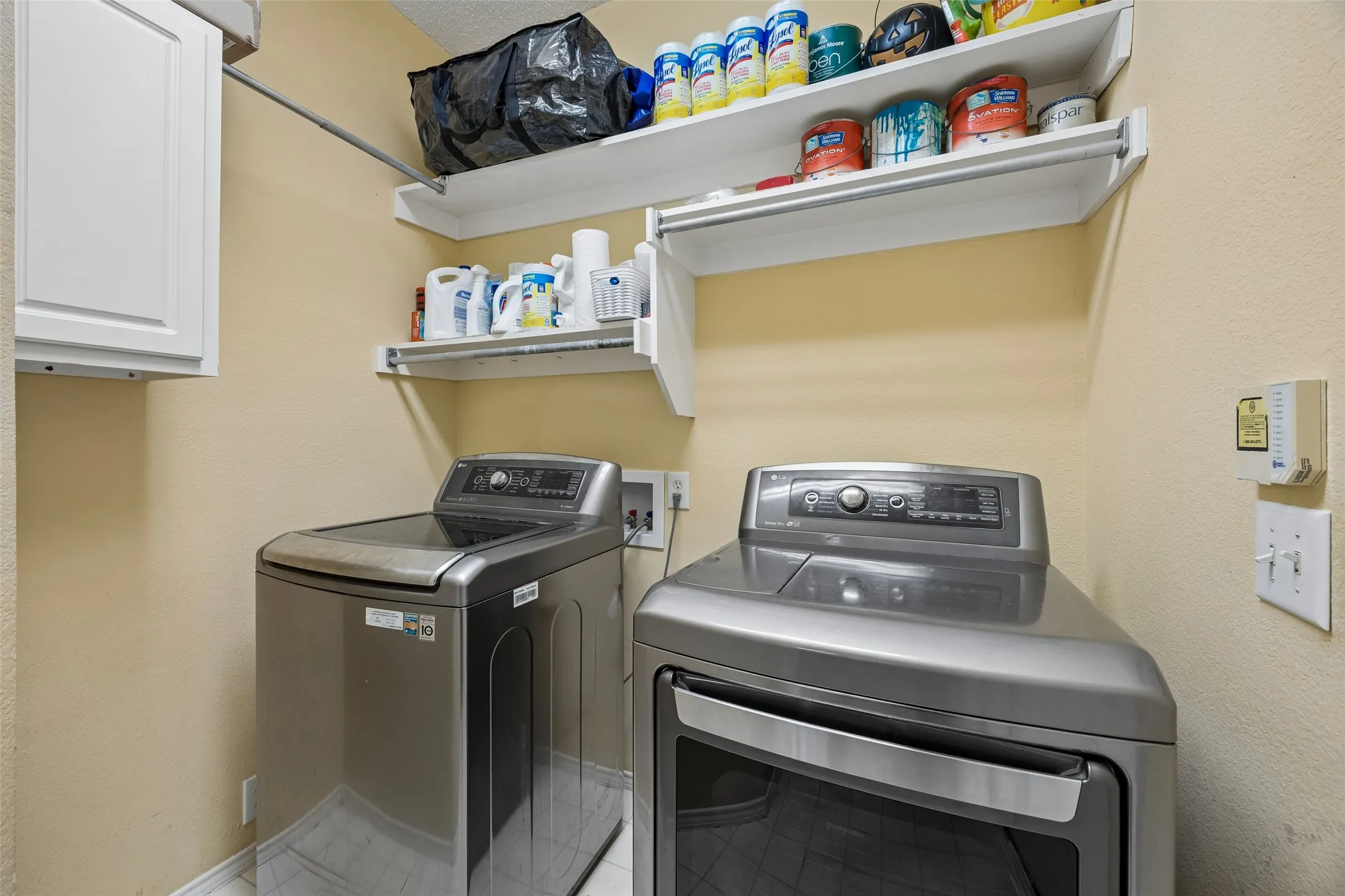 Single Family Residence For Sale in Denton County , 2401 Pinehurst Court, Highland Village, Texas 75077, 4 Bedroom, 3 Bathroom, 2 Garage spaces, 2,508 Sqft, built in 1997, mls#21298397, Real Estate Agent in Highland Village, Homes For Sale in Denton county, Homes For Sale in Highland Village, Realtor in Highland Village Texas, Real Estate Brokerage Independent Realty Texas, Luminita Cordes Realtor
