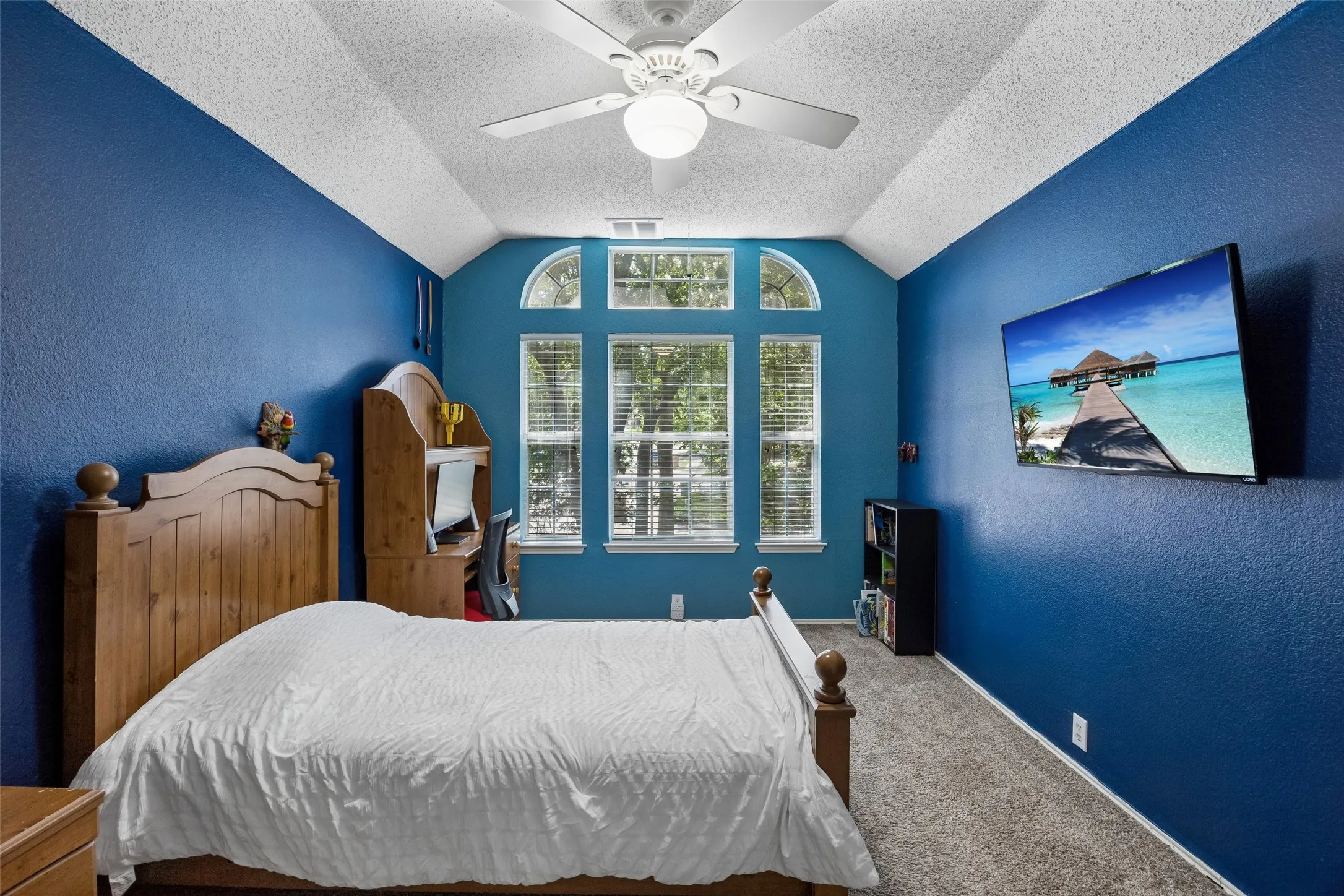 Single Family Residence For Sale in Denton County , 2401 Pinehurst Court, Highland Village, Texas 75077, 4 Bedroom, 3 Bathroom, 2 Garage spaces, 2,508 Sqft, built in 1997, mls#21298397, Real Estate Agent in Highland Village, Homes For Sale in Denton county, Homes For Sale in Highland Village, Realtor in Highland Village Texas, Real Estate Brokerage Independent Realty Texas, Luminita Cordes Realtor