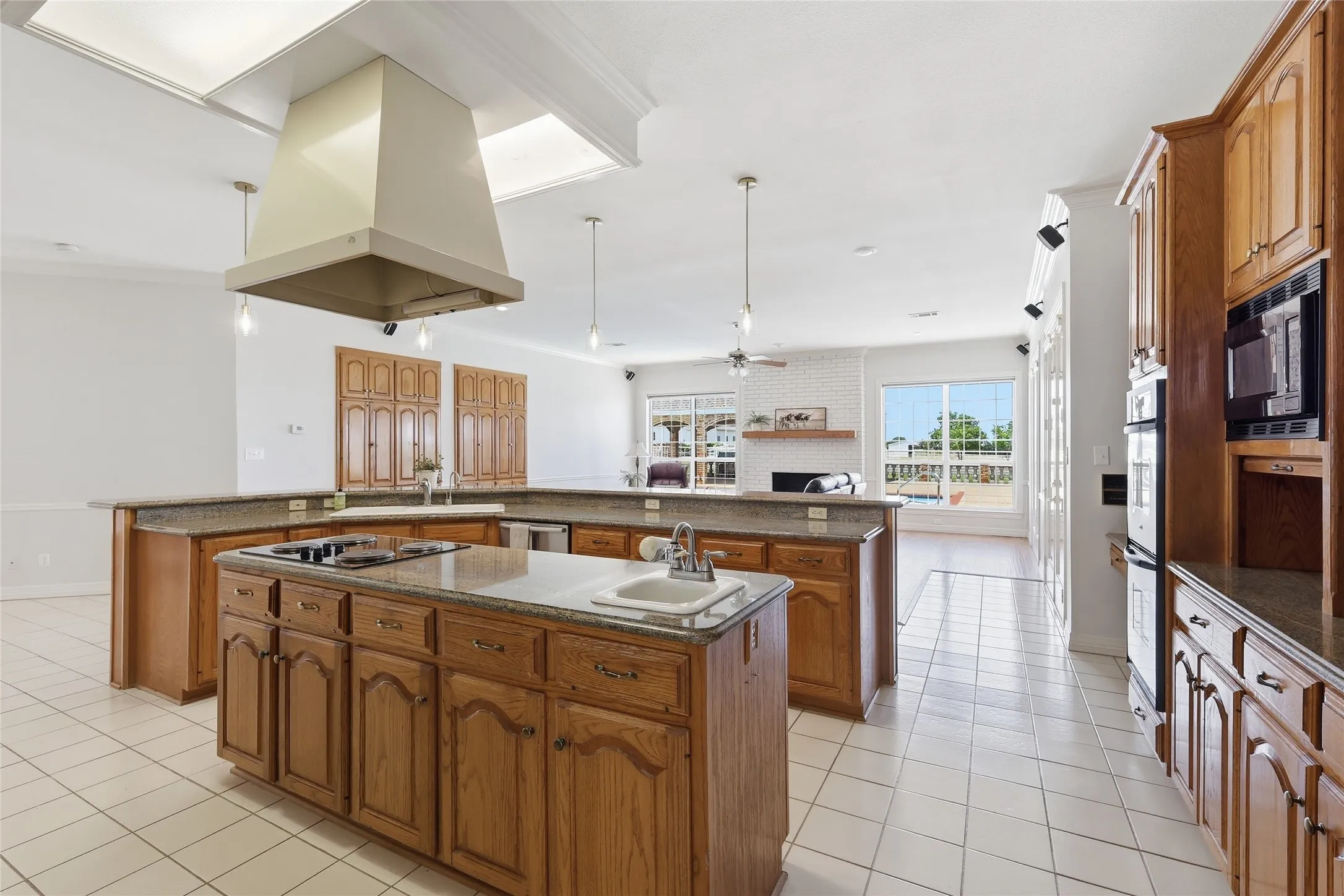 Single Family Residence For Sale in Rockwall County , 2251 English Road, Rockwall, Texas 75032, 5 Bedroom, 5 Bathroom, 3 Garage spaces, 5,562 Sqft, built in 1989, mls#21297119, Real Estate Agent in Rockwall, Homes For Sale in Rockwall county, Homes For Sale in Rockwall, Realtor in Rockwall Texas, Real Estate Brokerage Independent Realty Texas, Luminita Cordes Realtor