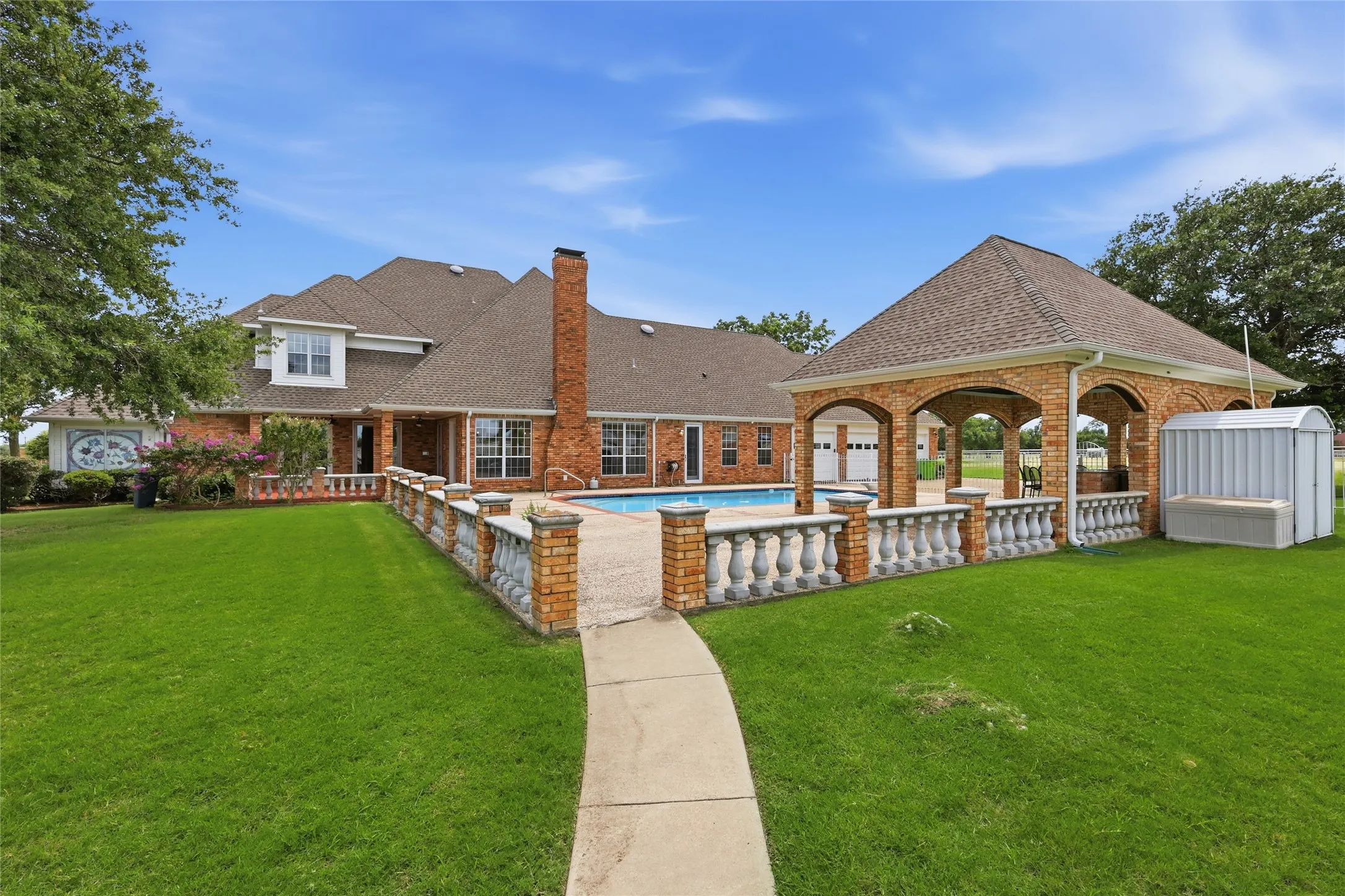 Single Family Residence For Sale in Rockwall County , 2251 English Road, Rockwall, Texas 75032, 5 Bedroom, 5 Bathroom, 3 Garage spaces, 5,562 Sqft, built in 1989, mls#21297119, Real Estate Agent in Rockwall, Homes For Sale in Rockwall county, Homes For Sale in Rockwall, Realtor in Rockwall Texas, Real Estate Brokerage Independent Realty Texas, Luminita Cordes Realtor