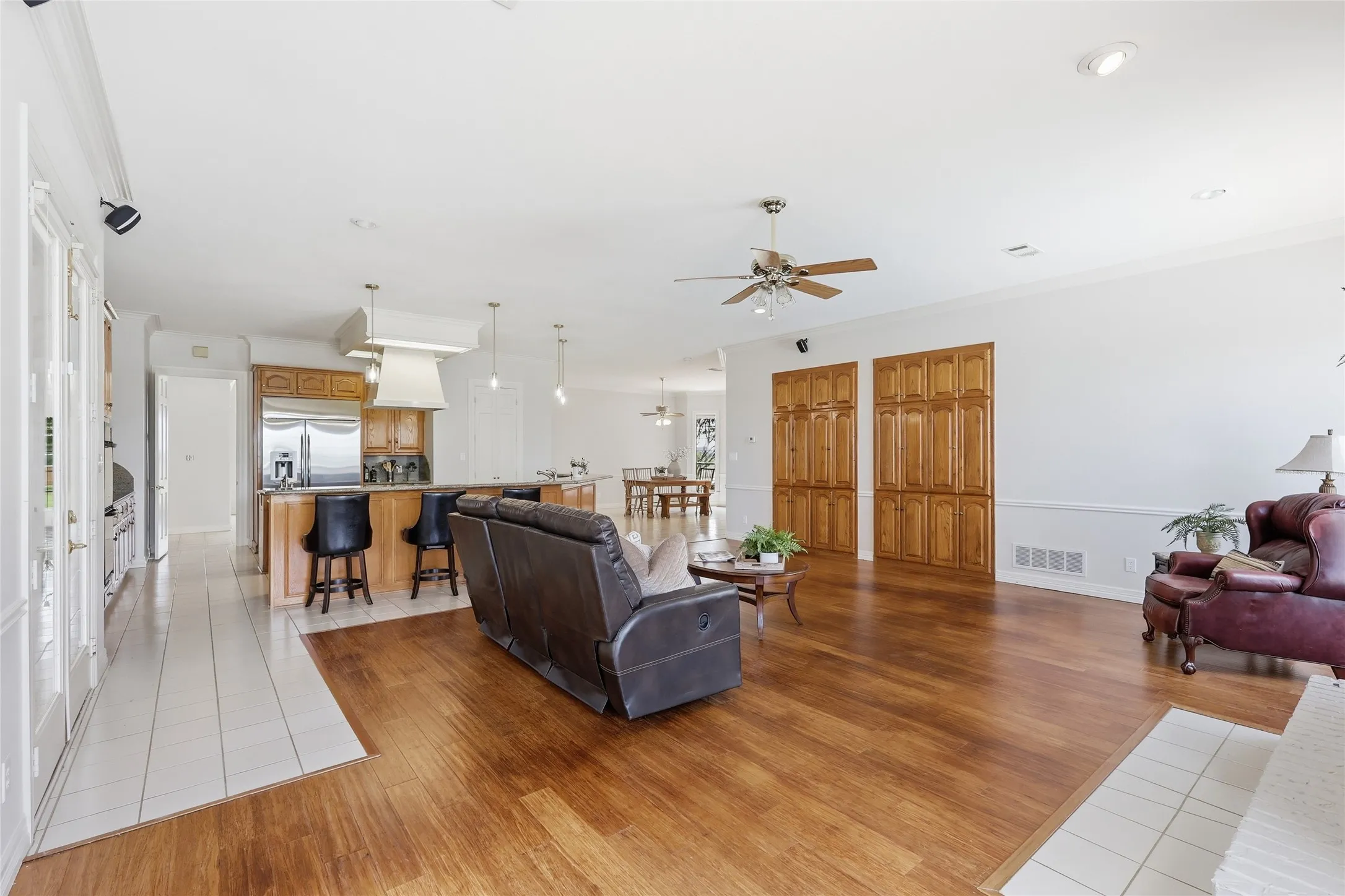 Single Family Residence For Sale in Rockwall County , 2251 English Road, Rockwall, Texas 75032, 5 Bedroom, 5 Bathroom, 3 Garage spaces, 5,562 Sqft, built in 1989, mls#21297119, Real Estate Agent in Rockwall, Homes For Sale in Rockwall county, Homes For Sale in Rockwall, Realtor in Rockwall Texas, Real Estate Brokerage Independent Realty Texas, Luminita Cordes Realtor