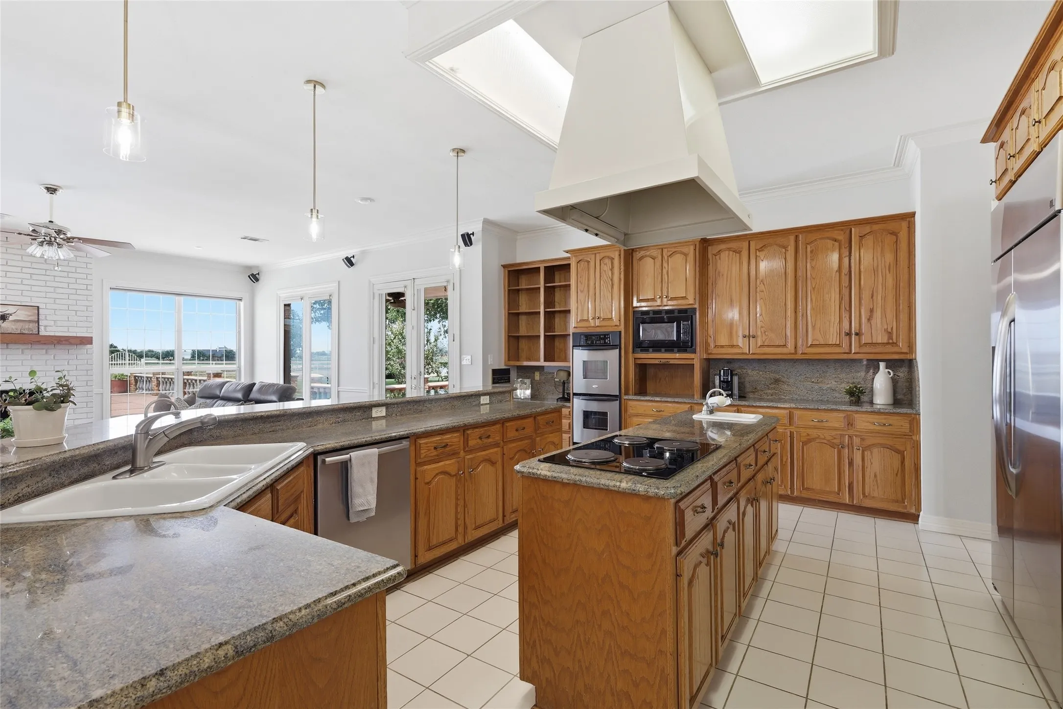 Single Family Residence For Sale in Rockwall County , 2251 English Road, Rockwall, Texas 75032, 5 Bedroom, 5 Bathroom, 3 Garage spaces, 5,562 Sqft, built in 1989, mls#21297119, Real Estate Agent in Rockwall, Homes For Sale in Rockwall county, Homes For Sale in Rockwall, Realtor in Rockwall Texas, Real Estate Brokerage Independent Realty Texas, Luminita Cordes Realtor