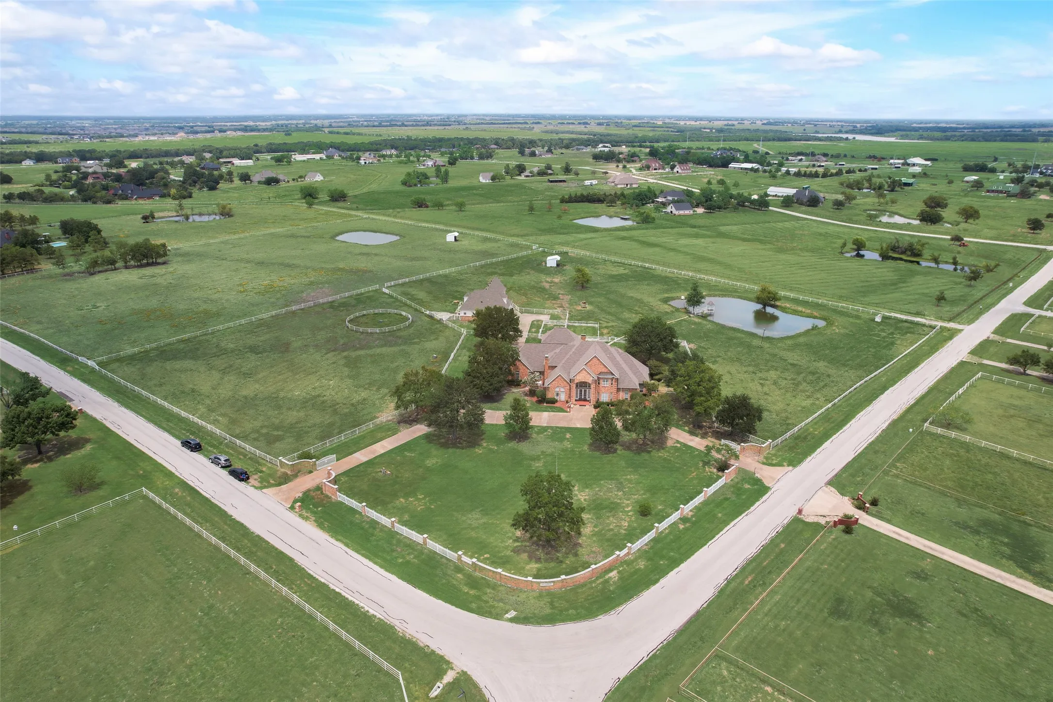 Single Family Residence For Sale in Rockwall County , 2251 English Road, Rockwall, Texas 75032, 5 Bedroom, 5 Bathroom, 3 Garage spaces, 5,562 Sqft, built in 1989, mls#21297119, Real Estate Agent in Rockwall, Homes For Sale in Rockwall county, Homes For Sale in Rockwall, Realtor in Rockwall Texas, Real Estate Brokerage Independent Realty Texas, Luminita Cordes Realtor