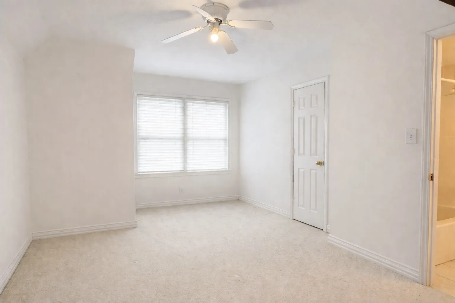 Single Family Residence For Sale in Rockwall County , 2251 English Road, Rockwall, Texas 75032, 5 Bedroom, 5 Bathroom, 3 Garage spaces, 5,562 Sqft, built in 1989, mls#21297119, Real Estate Agent in Rockwall, Homes For Sale in Rockwall county, Homes For Sale in Rockwall, Realtor in Rockwall Texas, Real Estate Brokerage Independent Realty Texas, Luminita Cordes Realtor
