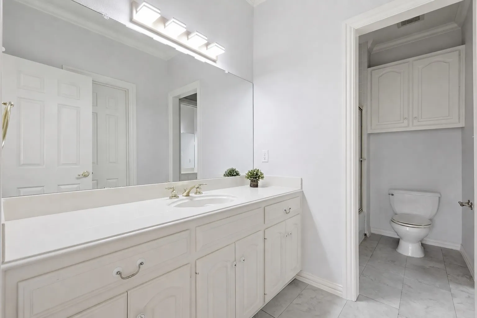 Single Family Residence For Sale in Rockwall County , 2251 English Road, Rockwall, Texas 75032, 5 Bedroom, 5 Bathroom, 3 Garage spaces, 5,562 Sqft, built in 1989, mls#21297119, Real Estate Agent in Rockwall, Homes For Sale in Rockwall county, Homes For Sale in Rockwall, Realtor in Rockwall Texas, Real Estate Brokerage Independent Realty Texas, Luminita Cordes Realtor