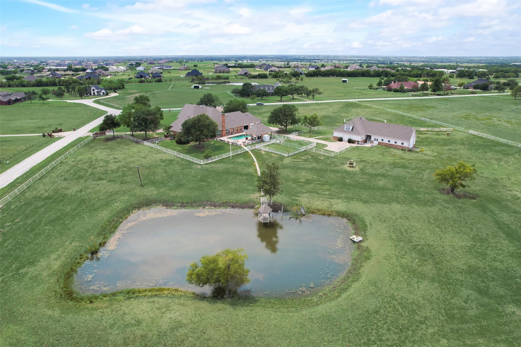 Single Family Residence For Sale in Rockwall County , 2251 English Road, Rockwall, Texas 75032, 5 Bedroom, 5 Bathroom, 3 Garage spaces, 5,562 Sqft, built in 1989, mls#21297119, Real Estate Agent in Rockwall, Homes For Sale in Rockwall county, Homes For Sale in Rockwall, Realtor in Rockwall Texas, Real Estate Brokerage Independent Realty Texas, Luminita Cordes Realtor