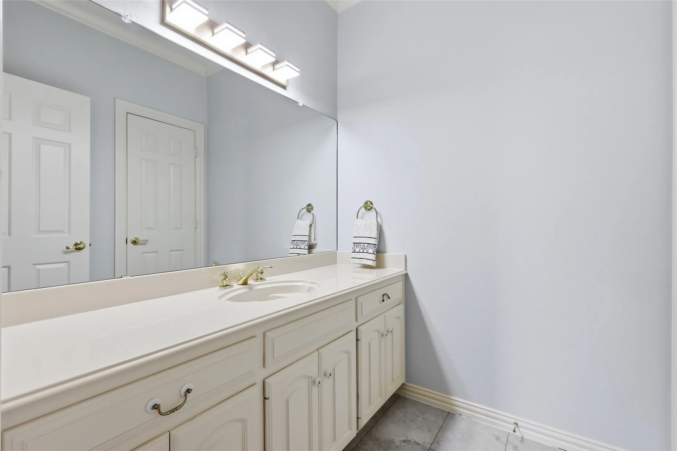 Single Family Residence For Sale in Rockwall County , 2251 English Road, Rockwall, Texas 75032, 5 Bedroom, 5 Bathroom, 3 Garage spaces, 5,562 Sqft, built in 1989, mls#21297119, Real Estate Agent in Rockwall, Homes For Sale in Rockwall county, Homes For Sale in Rockwall, Realtor in Rockwall Texas, Real Estate Brokerage Independent Realty Texas, Luminita Cordes Realtor