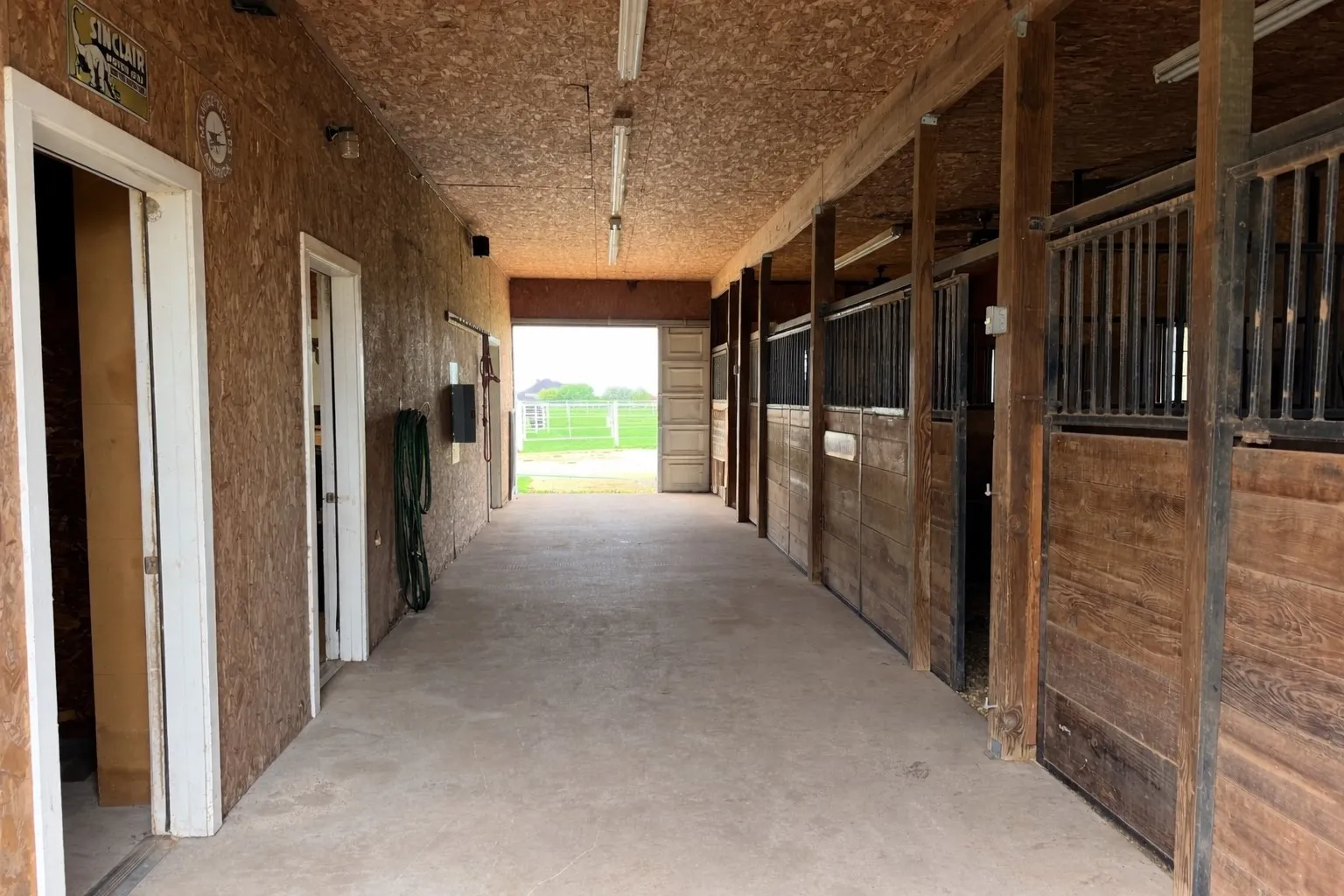 Single Family Residence For Sale in Rockwall County , 2251 English Road, Rockwall, Texas 75032, 5 Bedroom, 5 Bathroom, 3 Garage spaces, 5,562 Sqft, built in 1989, mls#21297119, Real Estate Agent in Rockwall, Homes For Sale in Rockwall county, Homes For Sale in Rockwall, Realtor in Rockwall Texas, Real Estate Brokerage Independent Realty Texas, Luminita Cordes Realtor