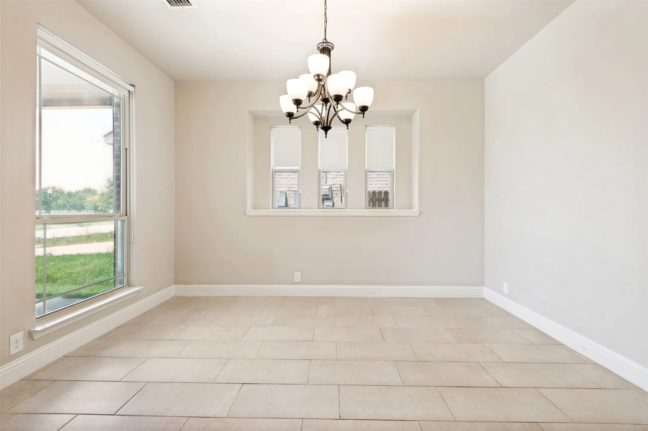 Single Family Residence For Rent in Kaufman County , 4005 Three Forks Road, Kaufman, Texas 75142, 4 Bedroom, 3 Bathroom, 2 Garage spaces, 3,375 Sqft, built in 2022, mls#21300624, Real Estate Agent in Kaufman, Homes For Rent in Kaufman county, Homes For Rent in Kaufman, Realtor in Kaufman Texas, Real Estate Brokerage Independent Realty Texas, Luminita Cordes Realtor